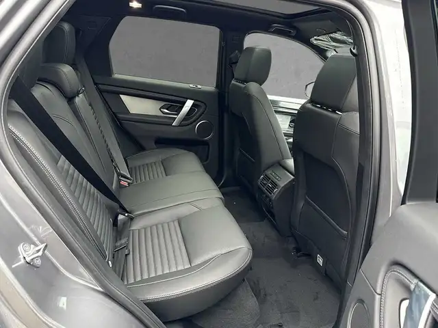 Land Rover Discovery Sport view 5