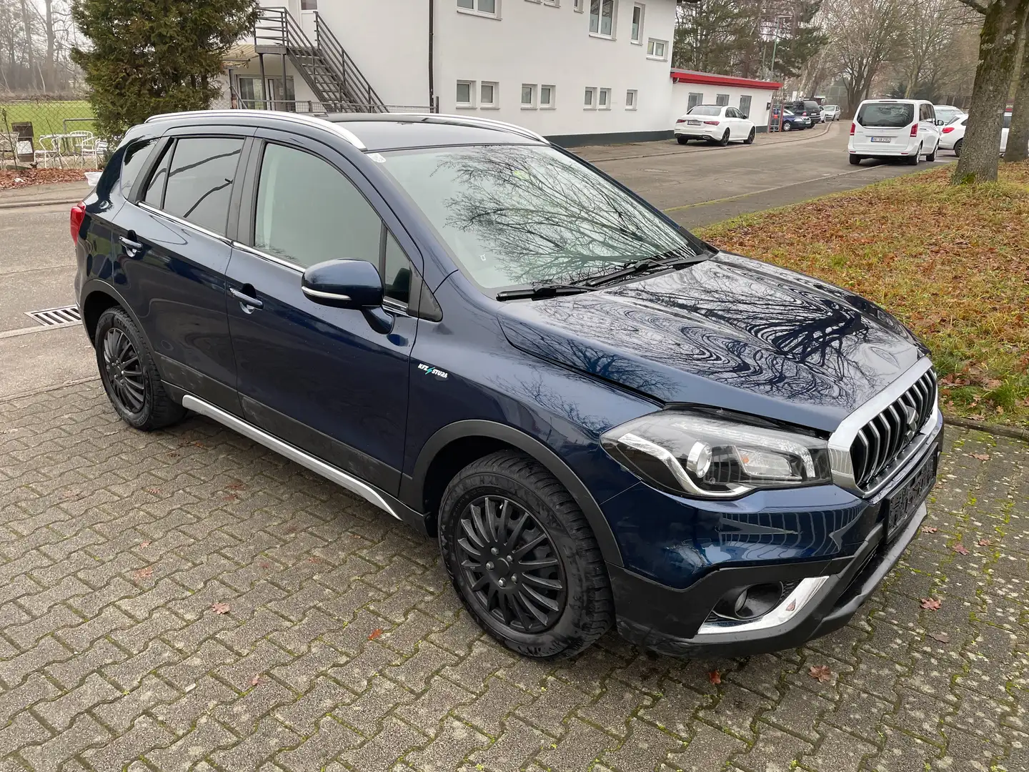 Suzuki SX4 S-Cross Blau - 2