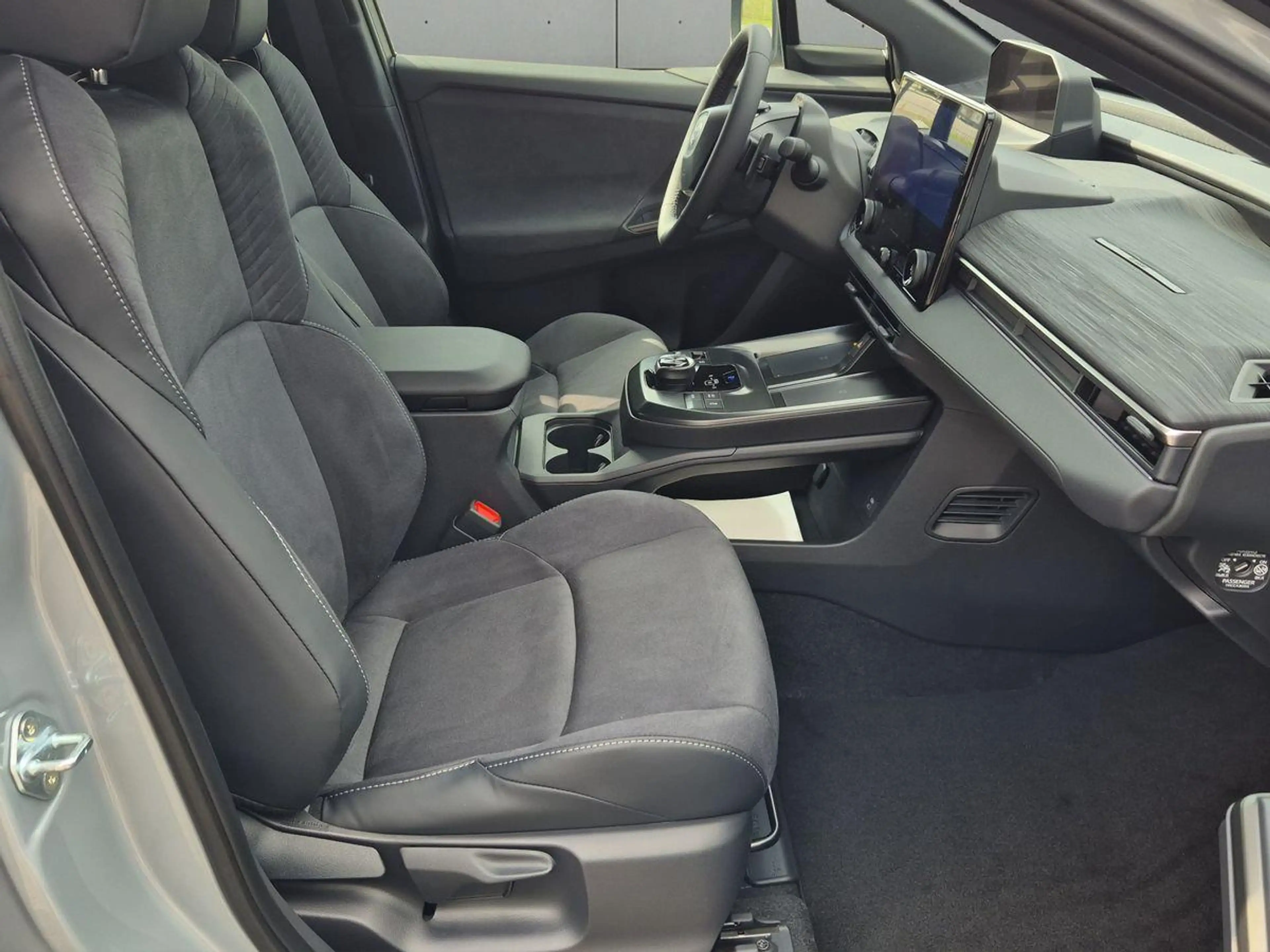 Toyota C-HR + Lounge AWD PanoDach+JBL+Matrix+360° — photo 10