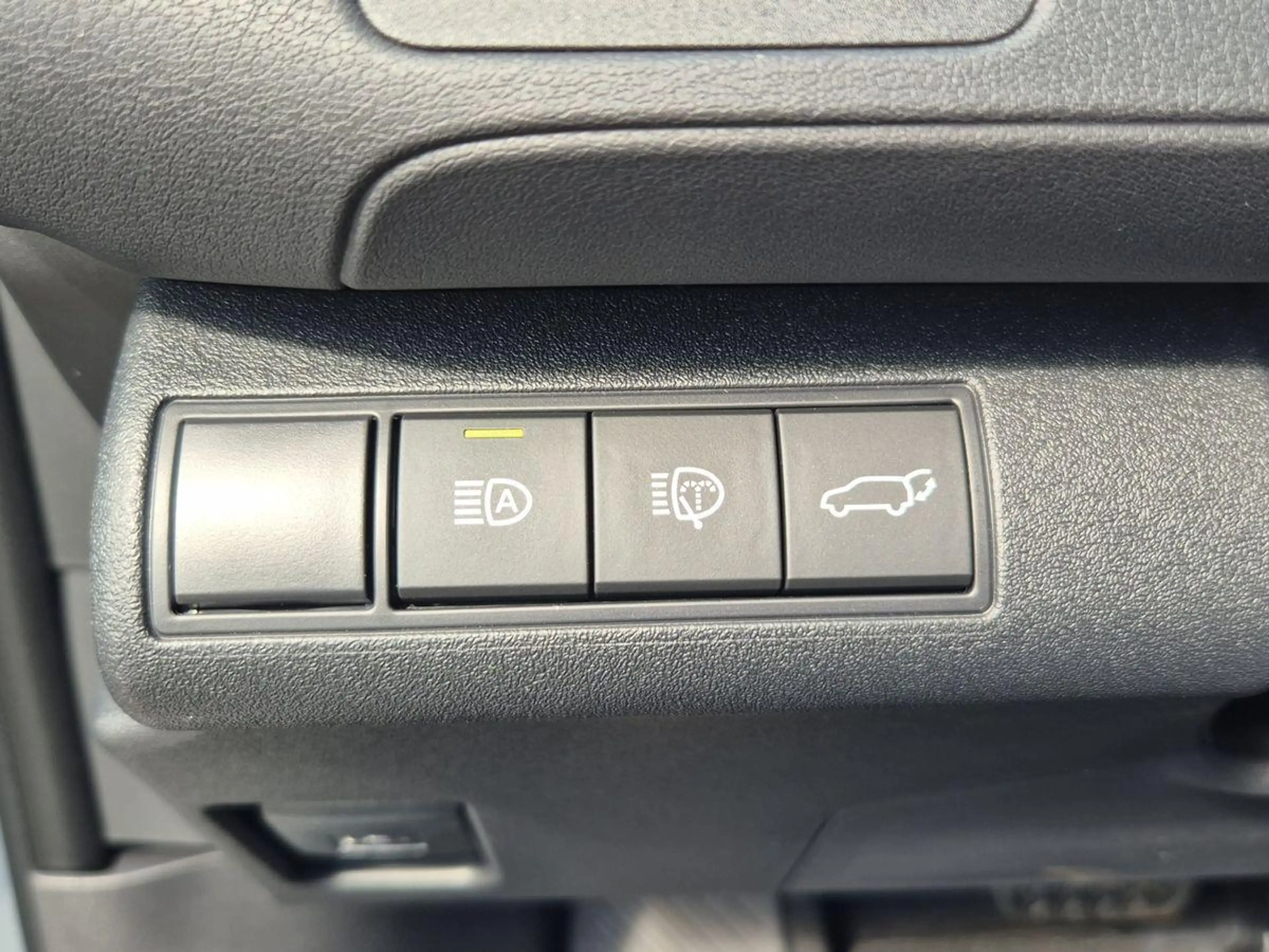Toyota C-HR + Lounge AWD PanoDach+JBL+Matrix+360° — photo 15