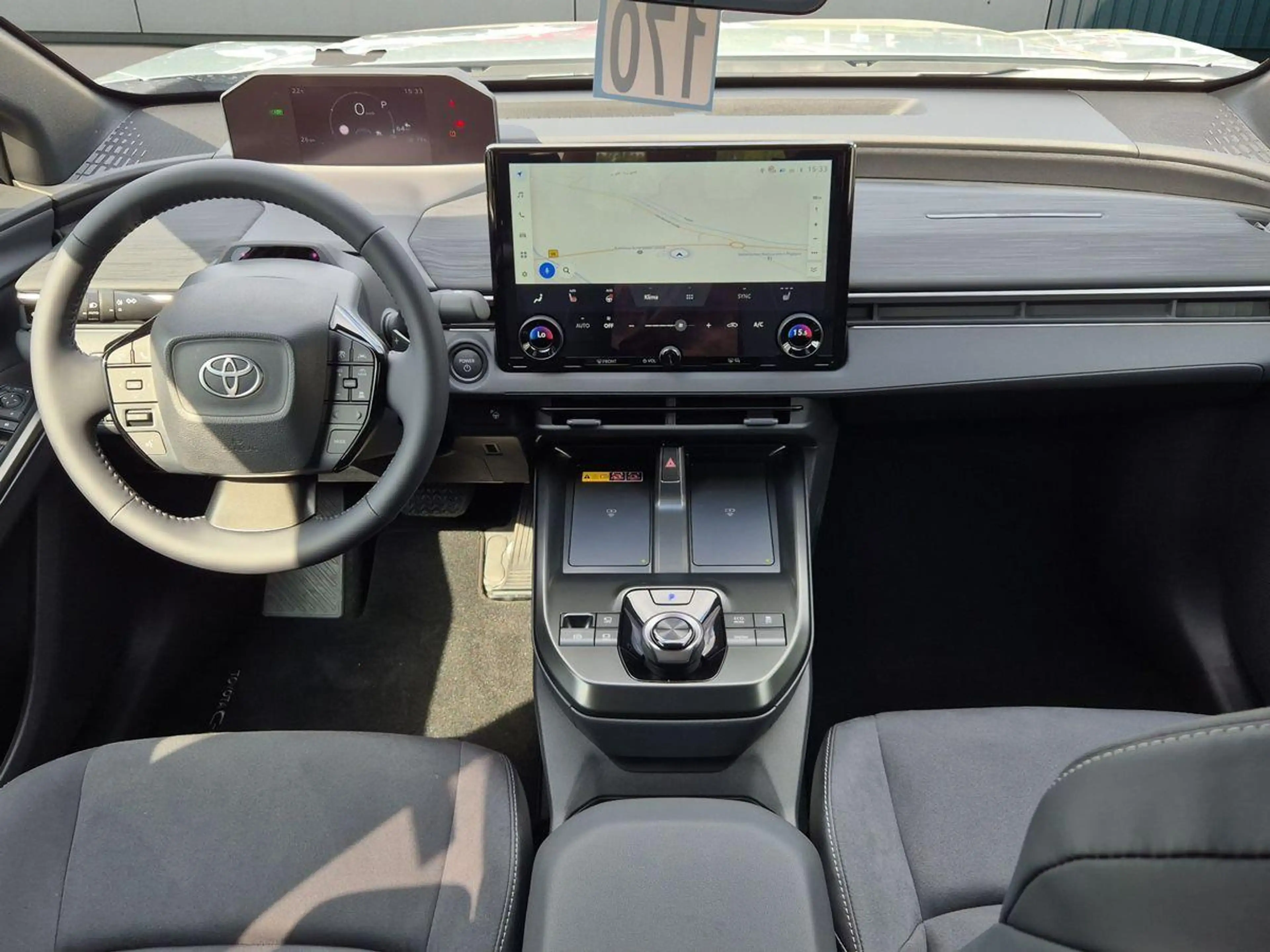 Toyota C-HR + Lounge AWD PanoDach+JBL+Matrix+360° — photo 13