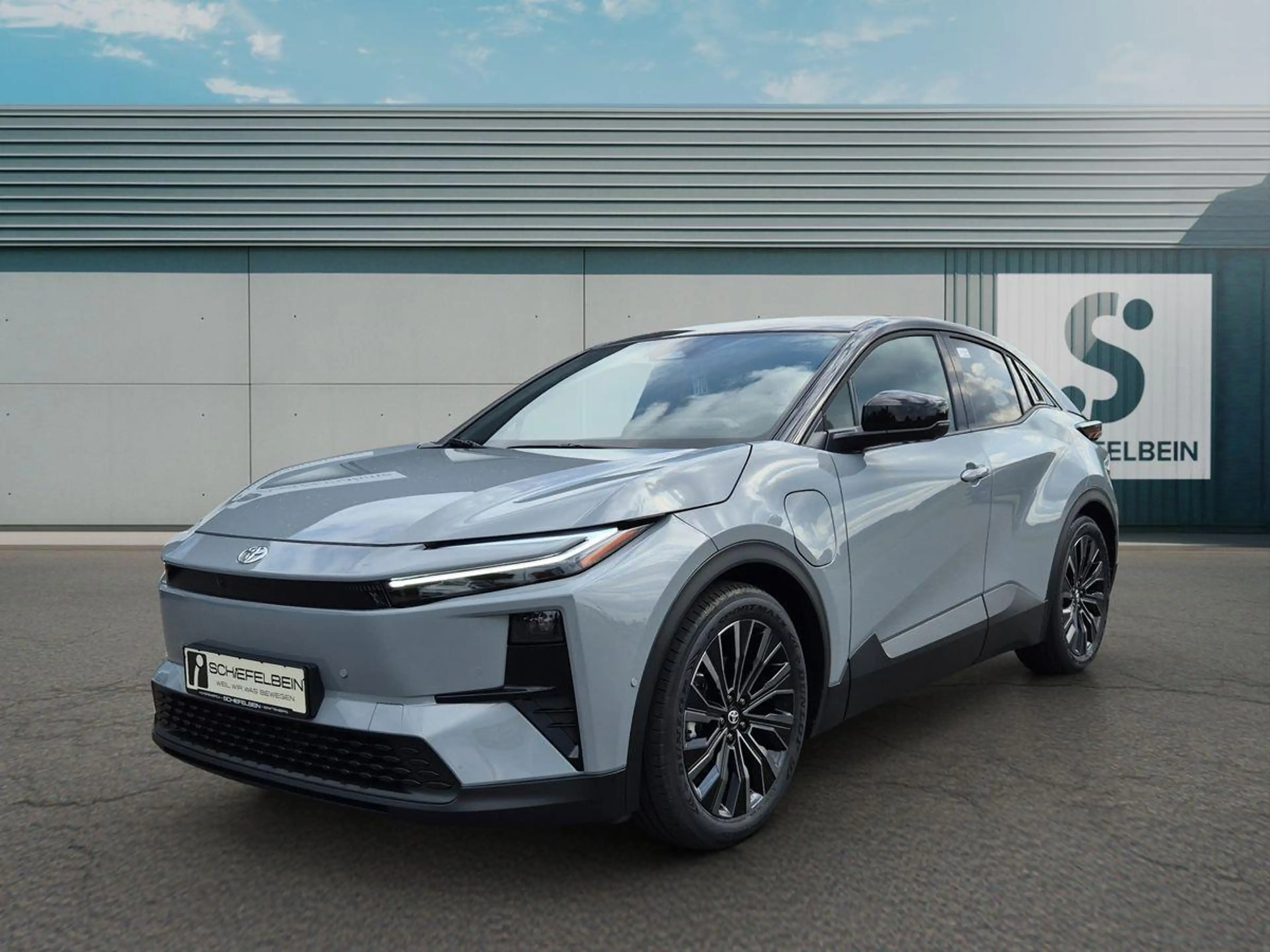 Toyota C-HR + Lounge AWD PanoDach+JBL+Matrix+360° — photo 2