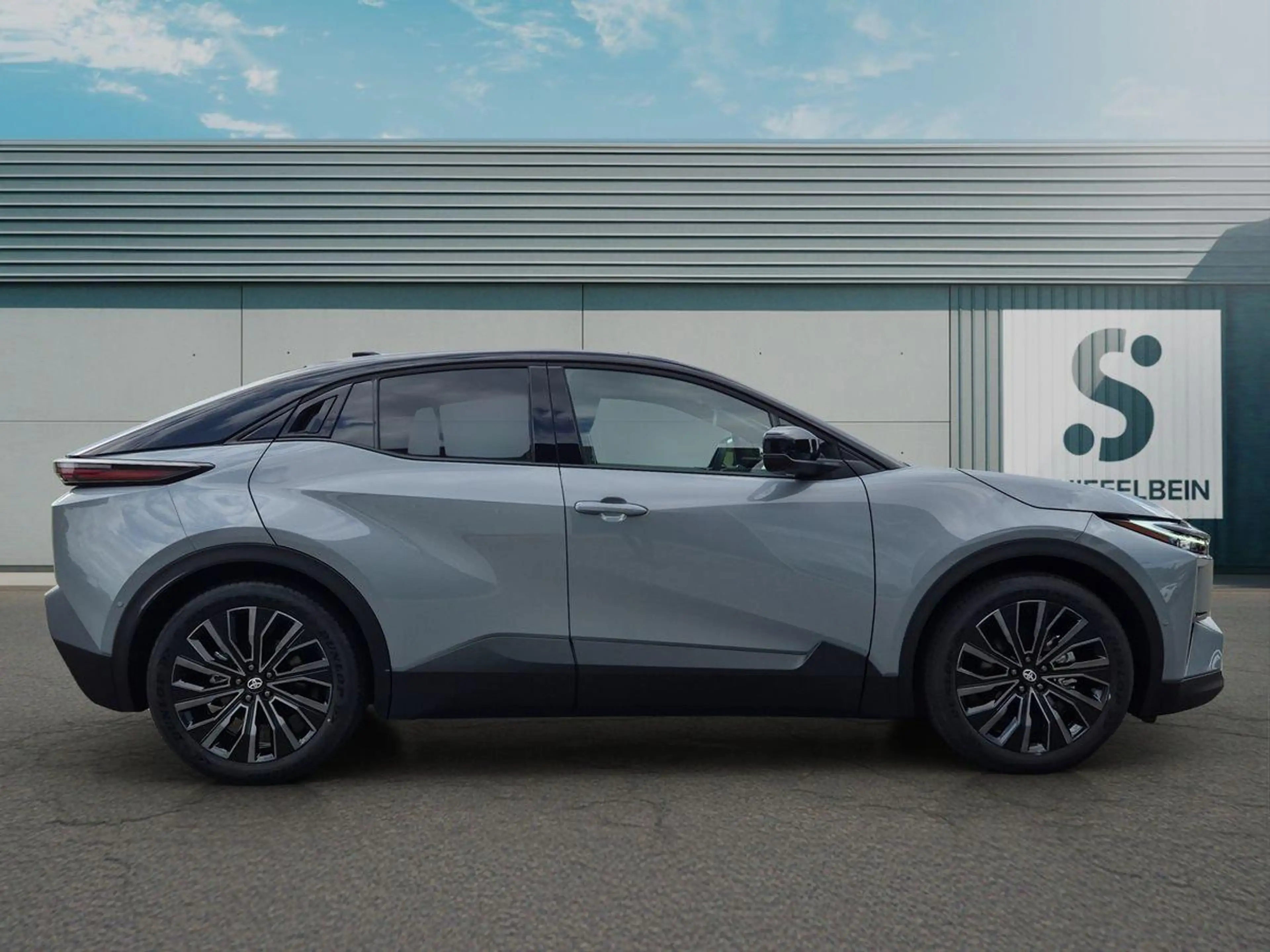 Toyota C-HR + Lounge AWD PanoDach+JBL+Matrix+360° — photo 8
