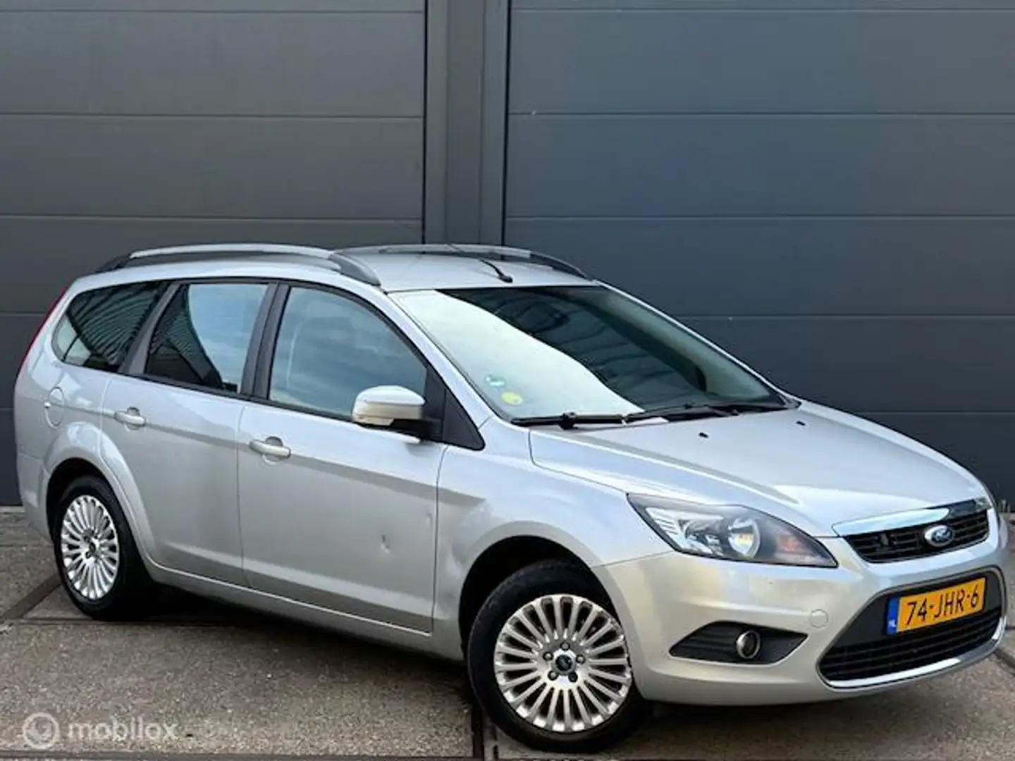 Ford Focus Wagon 1.8 Titanium Flexi Fuel - ECC - NAVI - CRUIS Grau - 2