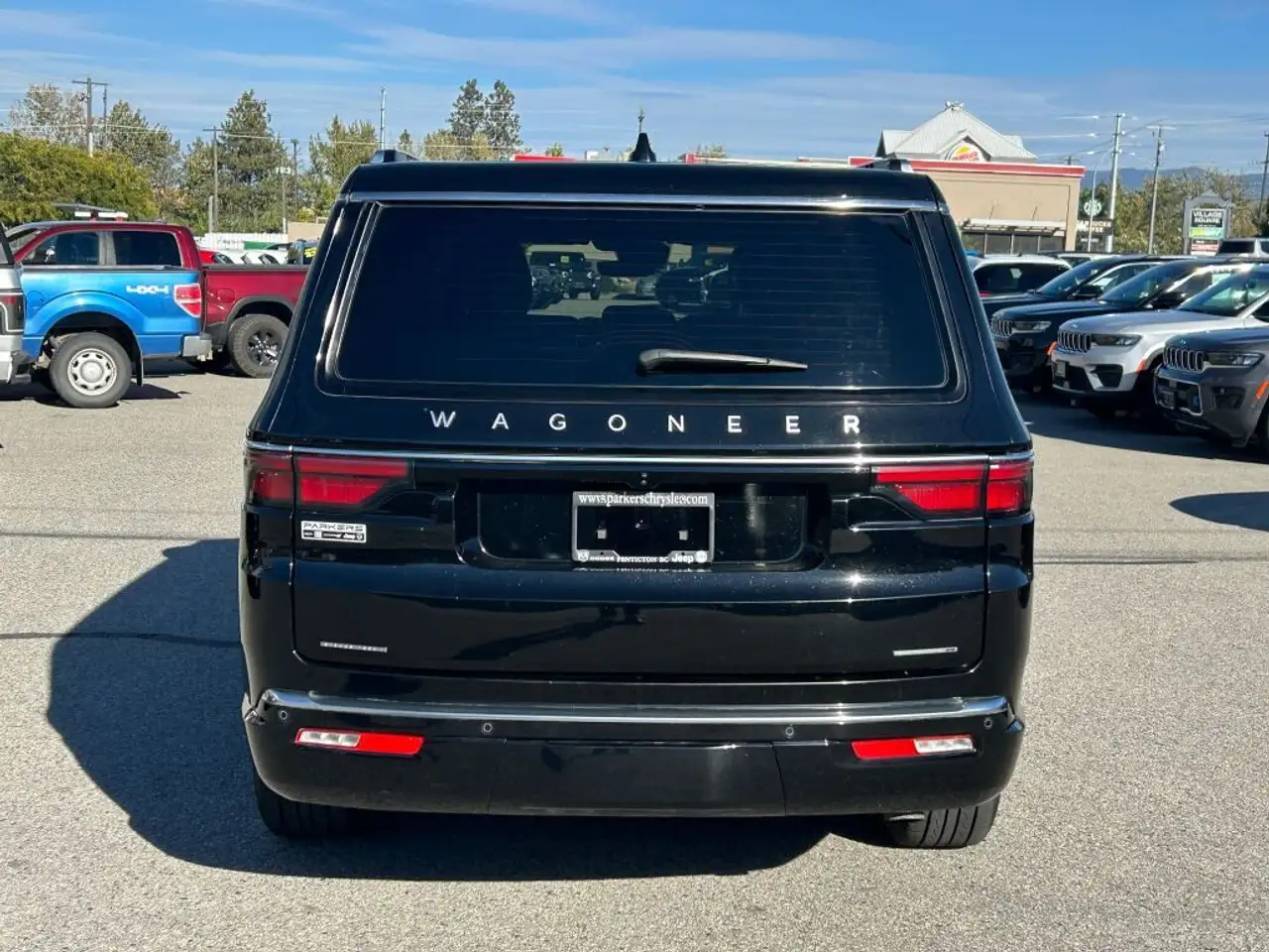 Jeep Wagoneer снимка Jeep Wagoneer