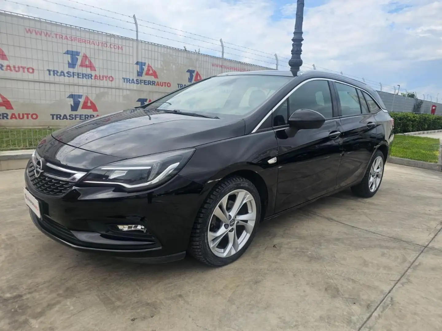 Opel Astra 1.6 CRDi MHEV Style Nero - 1