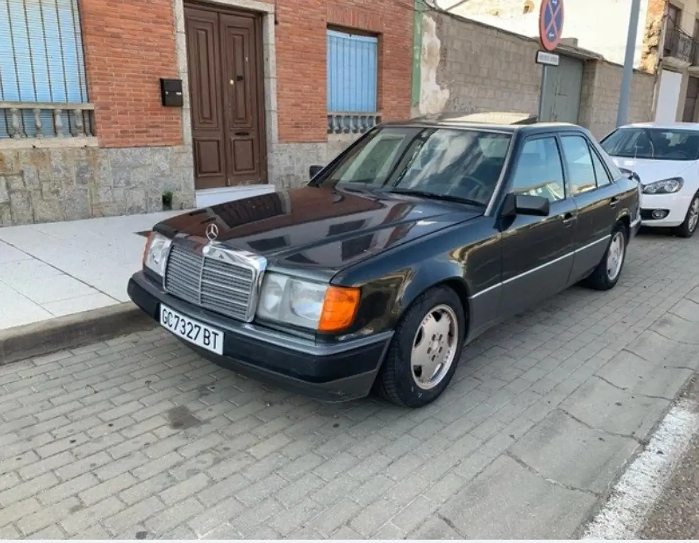 Mercedes-Benz 230 230E Negro - 1