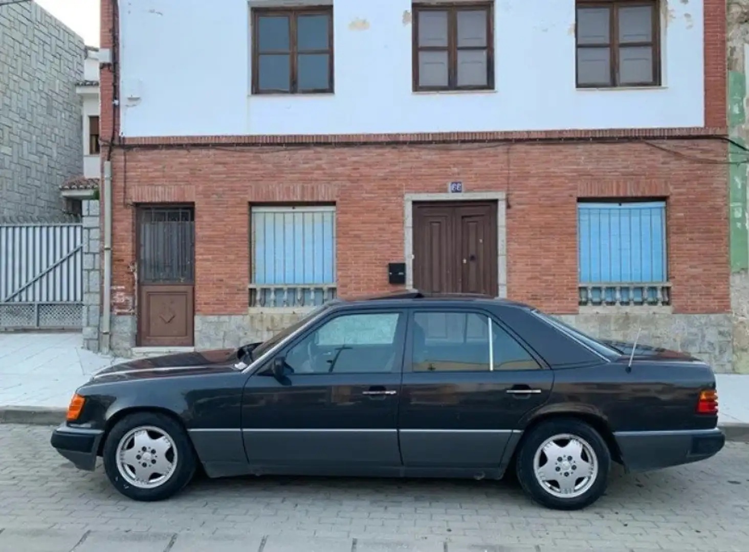 Mercedes-Benz 230 230E Negro - 2