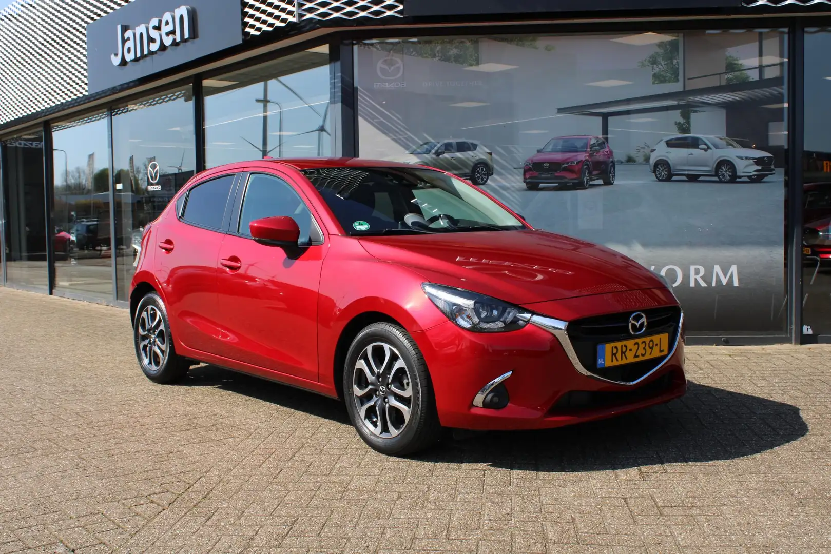 Mazda 2 1.5 Skyactiv-G GT-M , Navi, Apple Carplay, Clima, Rood - 2