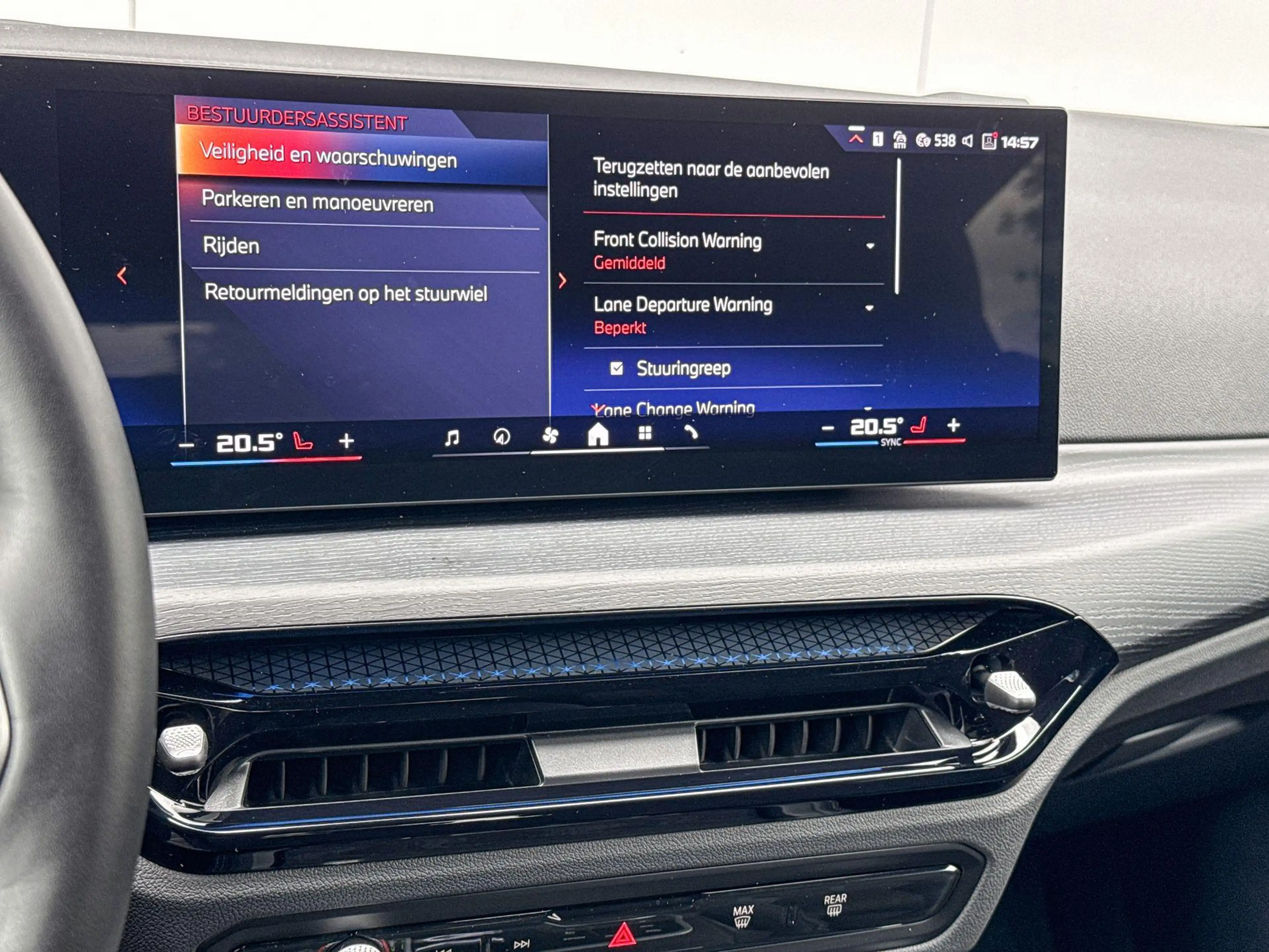 BMW i4 M60 |  Innovation Pack | Panoramadak | Active Crui — photo 27