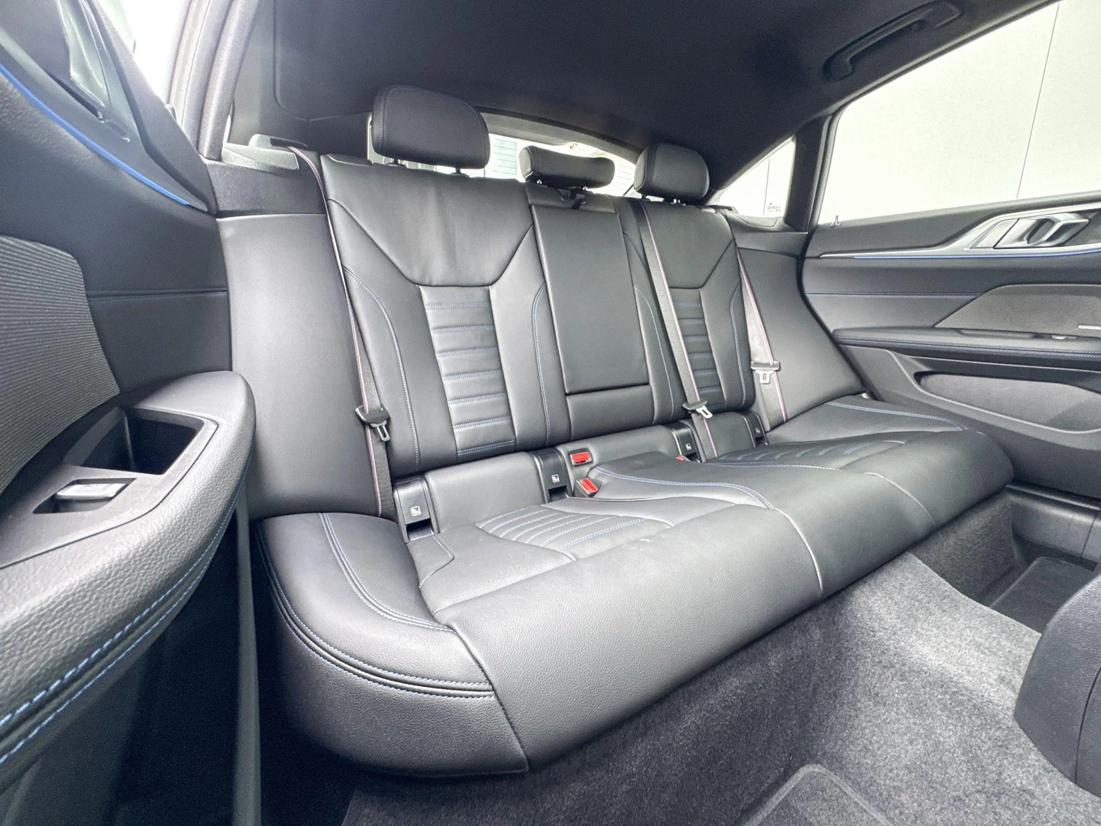 BMW i4 M60 |  Innovation Pack | Panoramadak | Active Crui — photo 8