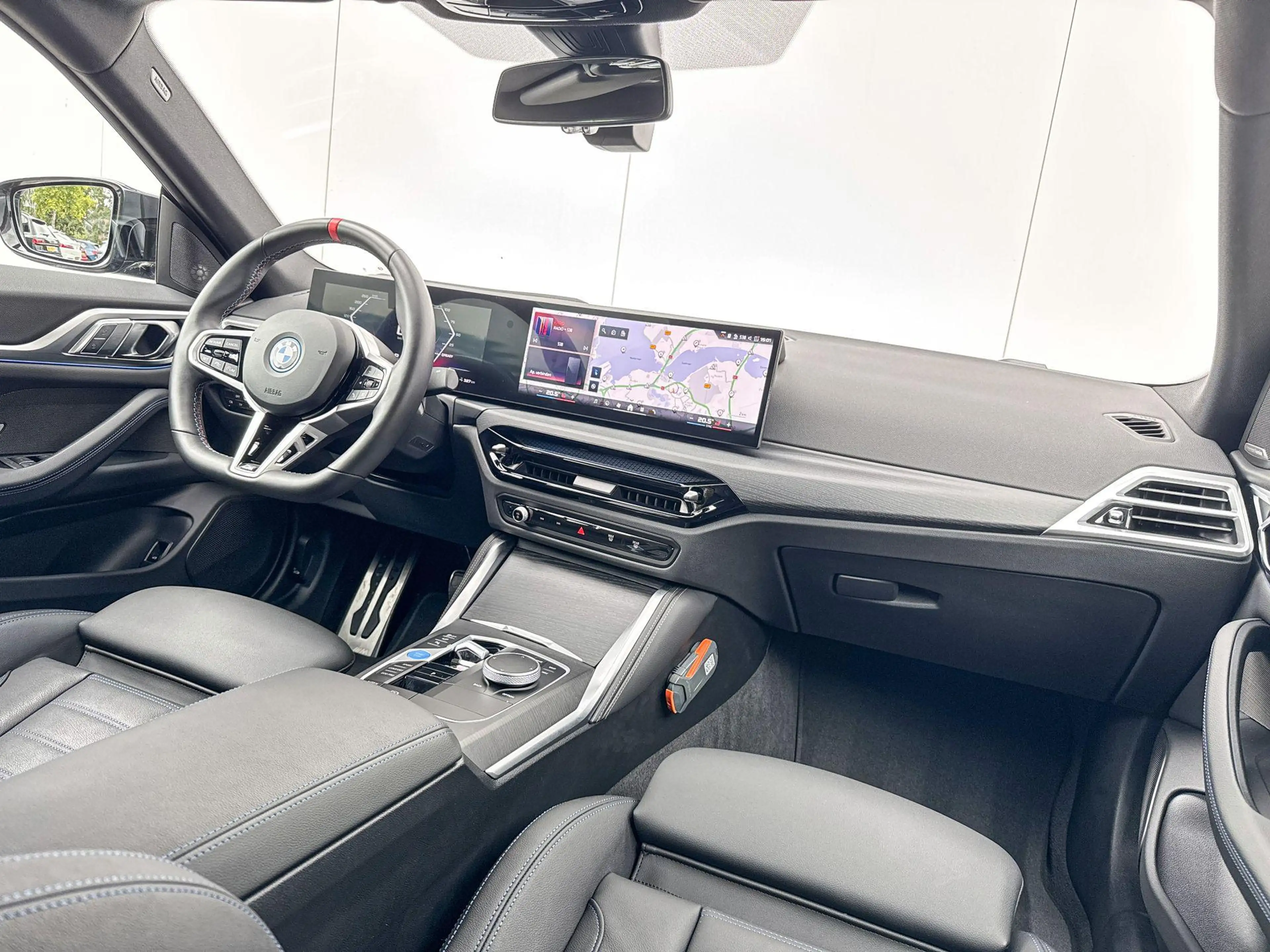 BMW i4 M60 |  Innovation Pack | Panoramadak | Active Crui — photo 24