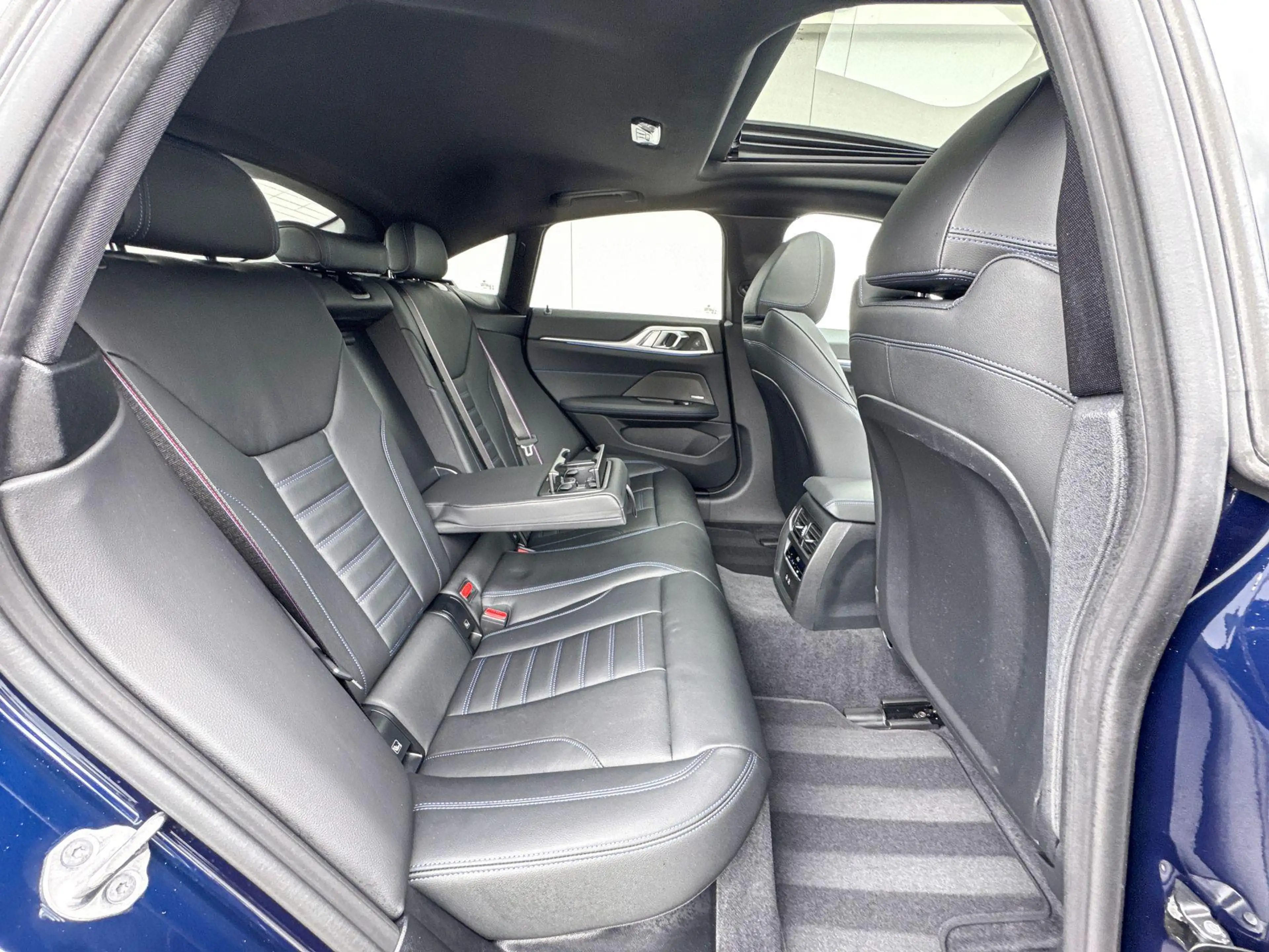 BMW i4 M60 |  Innovation Pack | Panoramadak | Active Crui — photo 9