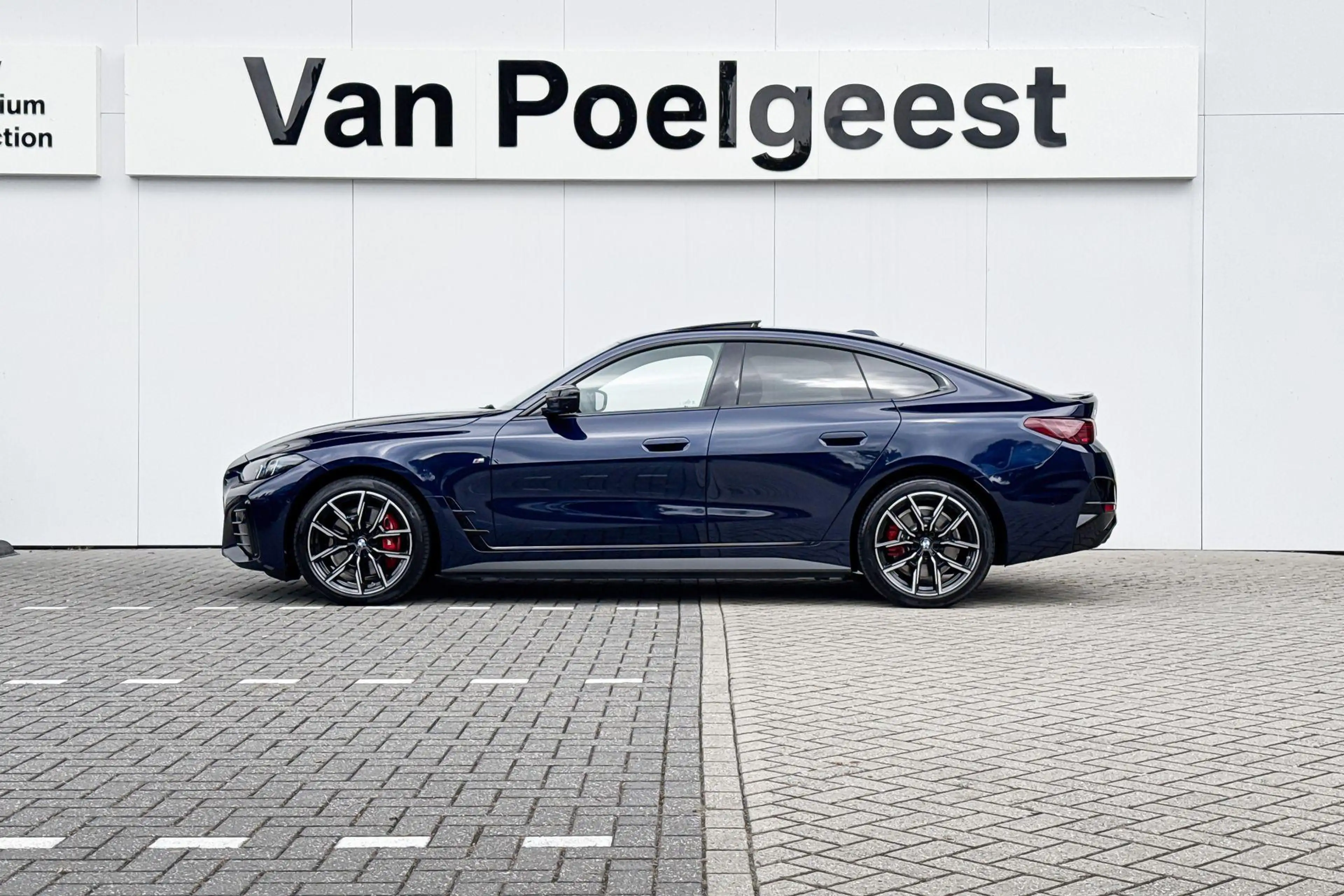 BMW i4 M60 |  Innovation Pack | Panoramadak | Active Crui — photo 2