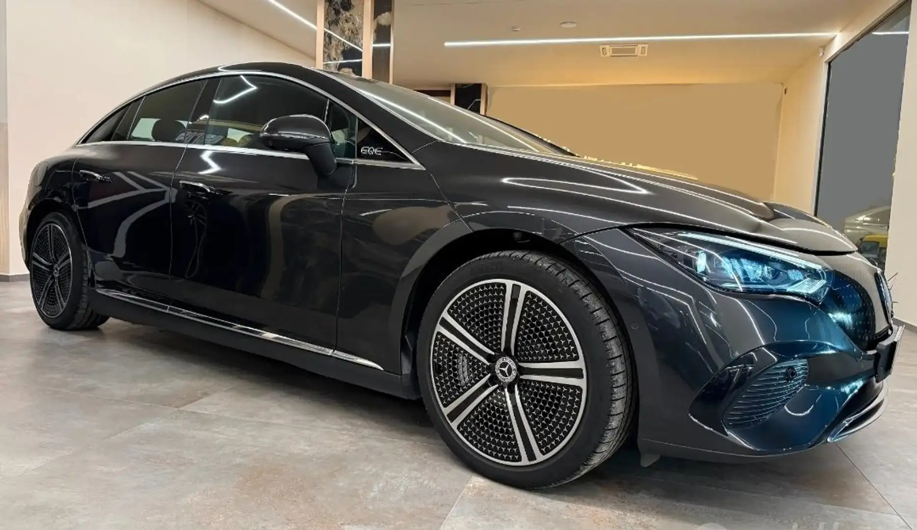 Mercedes-Benz EQE 350 350+ Premium Schwarz - 2