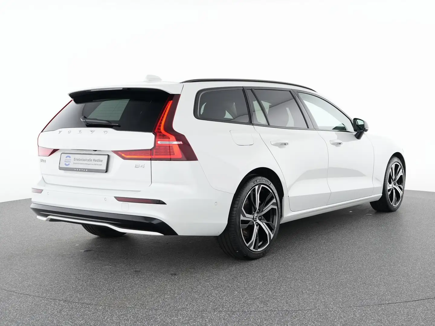 Volvo V60 B4 Benzin Plus Dark 19"+PANO+VOLL-LED+360° Weiß - 2