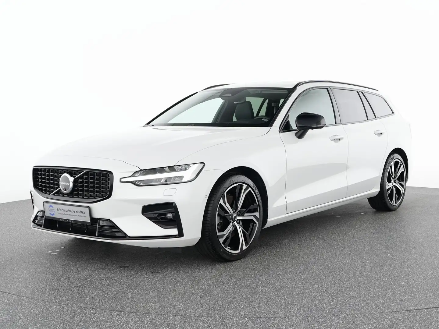 Volvo V60 B4 Benzin Plus Dark 19"+PANO+VOLL-LED+360° Weiß - 1