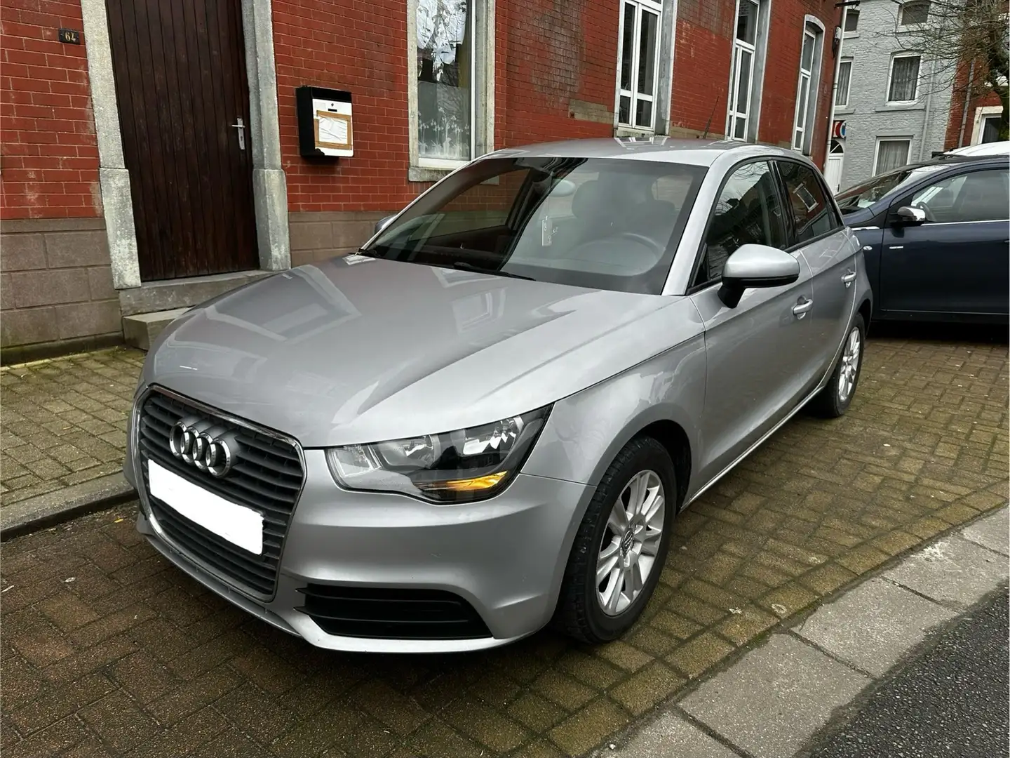 Audi A1 1.6 TDi Attraction Airco Gps Gris - 1