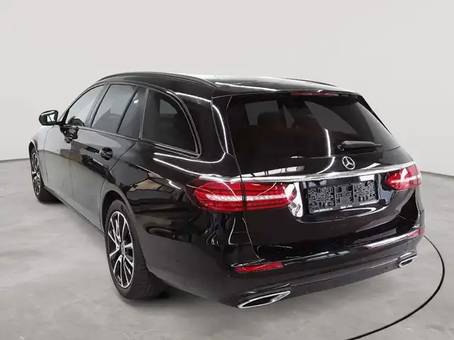 Mercedes-Benz E-Class view 5