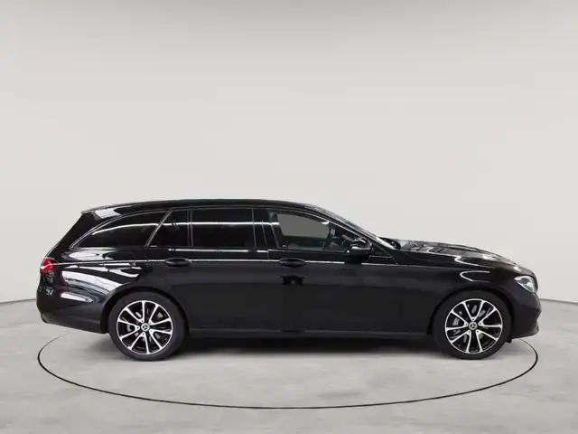 Mercedes-Benz E-Class view 3