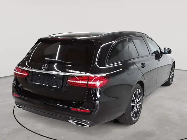 Mercedes-Benz E-Class view 4