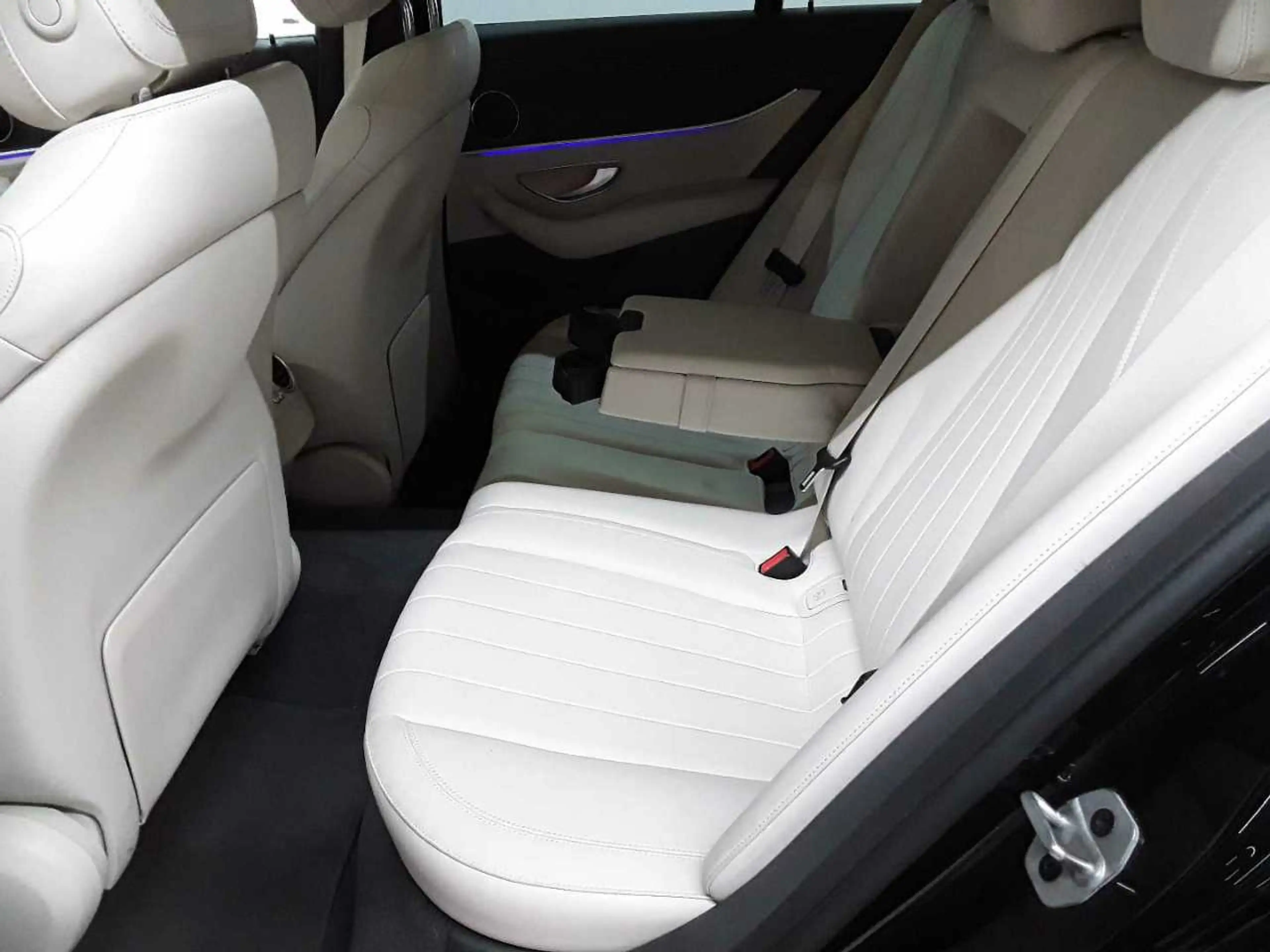 Mercedes-Benz E 400 E 400 d 4Matic T 9G  Exclusive BusiP ParkP PANO — photo 13