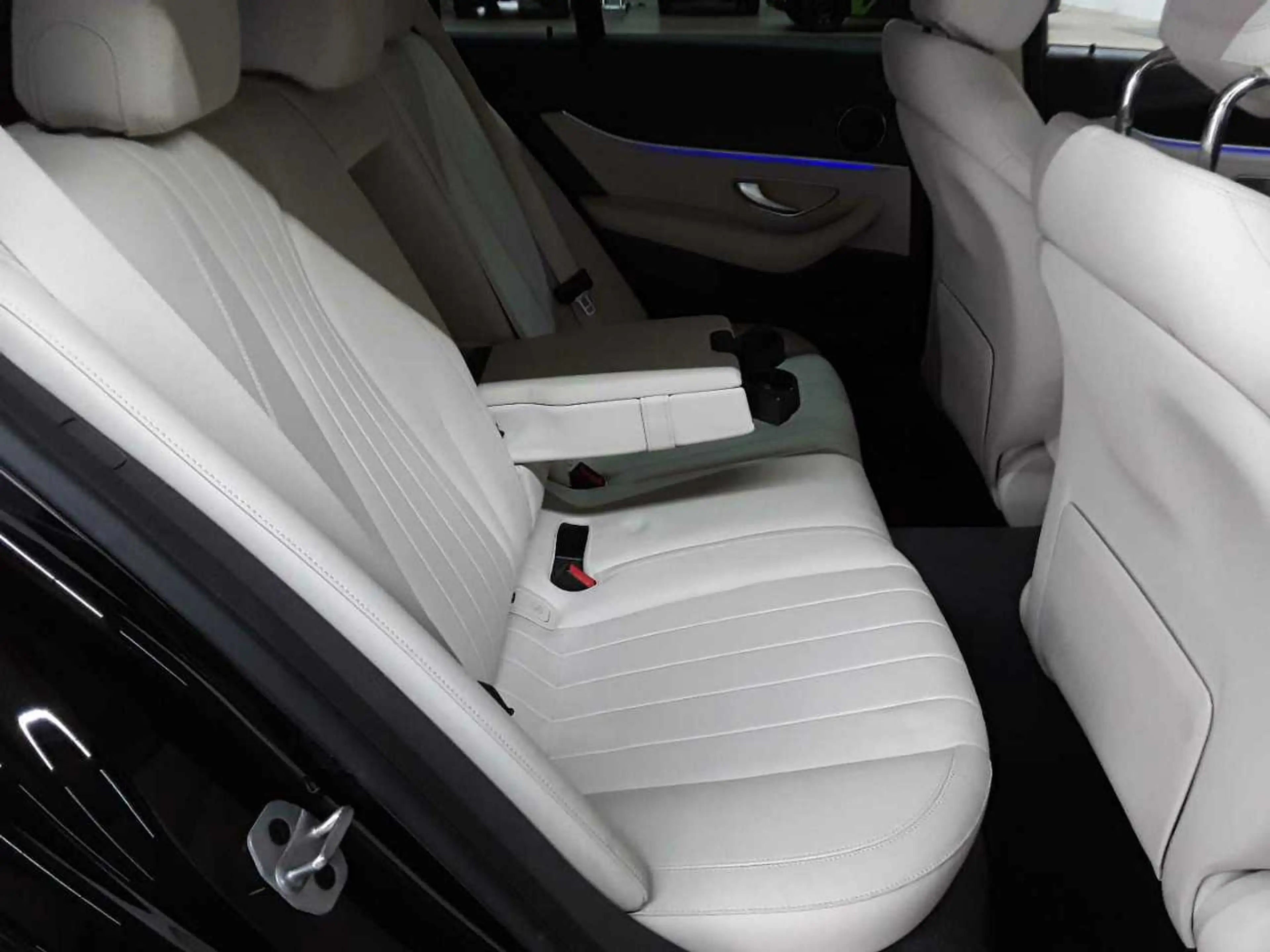 Mercedes-Benz E 400 E 400 d 4Matic T 9G  Exclusive BusiP ParkP PANO — photo 14