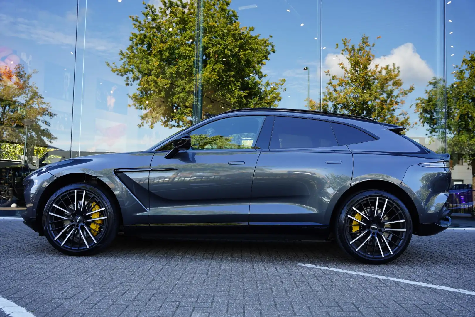 Aston Martin DBX 4.0 V8 2022 Panoramadak 23 Inch Gris - 2