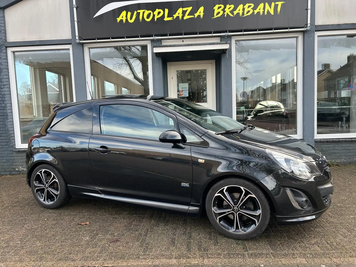Opel Corsa 1.4-16V TURBO / OPC EDITIE / NAVI / 120 PK / PDC Schwarz - 2