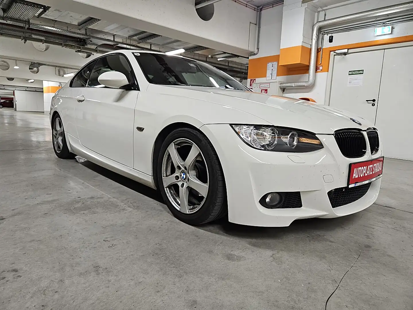 BMW 320 i Coupé Weiß - 2