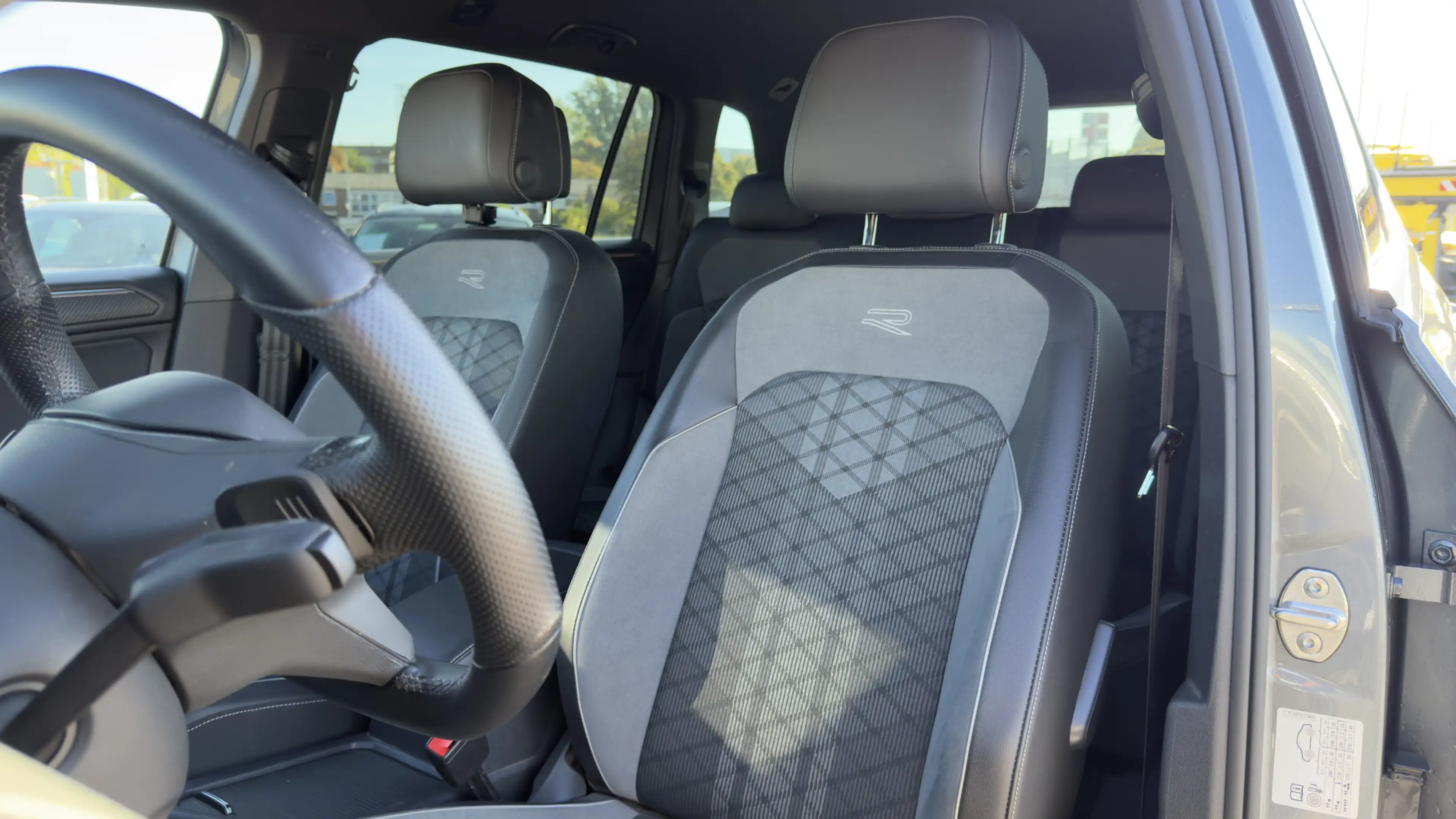 Volkswagen Tiguan Allspace 2.0TDI 2xR-Line 4Mo. HUD H&K 360 — photo 6