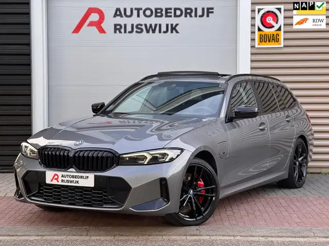 BMW 330 3-serie Touring 330e Pano/Camera/Sfeer/Leer