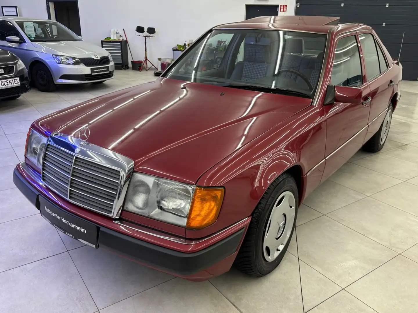 Mercedes-Benz 230 E h-Kennzeichen TÜV 05 , 2027 Rot - 2