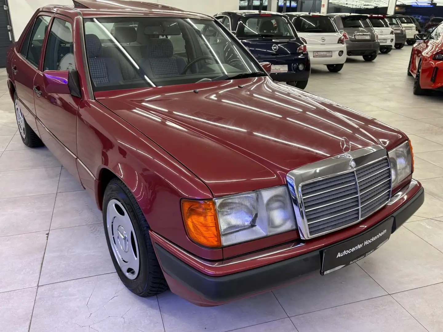 Mercedes-Benz 230 E h-Kennzeichen TÜV 05 , 2027 Rot - 1