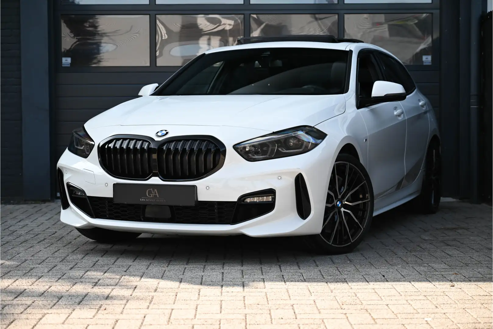 BMW 120 1-serie 120i High Executive Edition M Pano Wit - 1