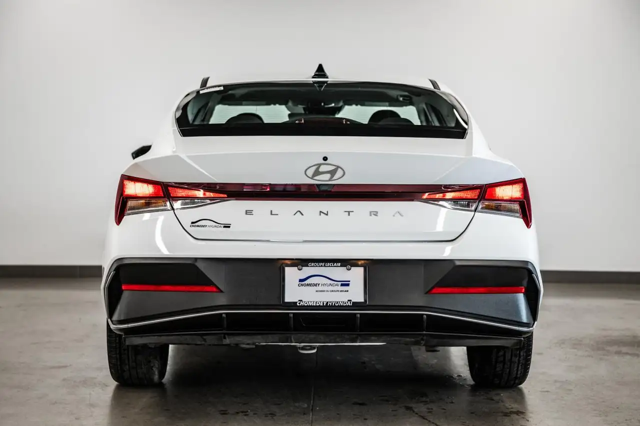 Hyundai ELANTRA photo Hyundai ELANTRA
