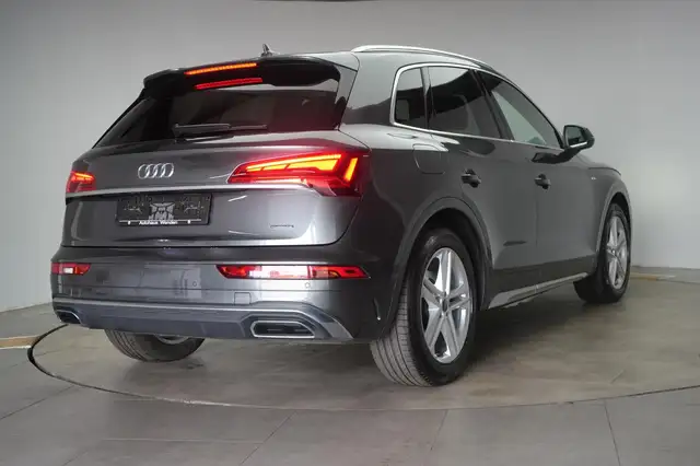 Audi Q5 view 5