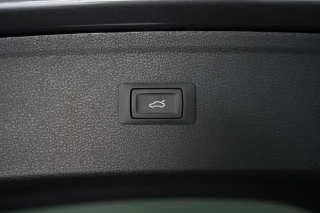 Audi Q5 view 9