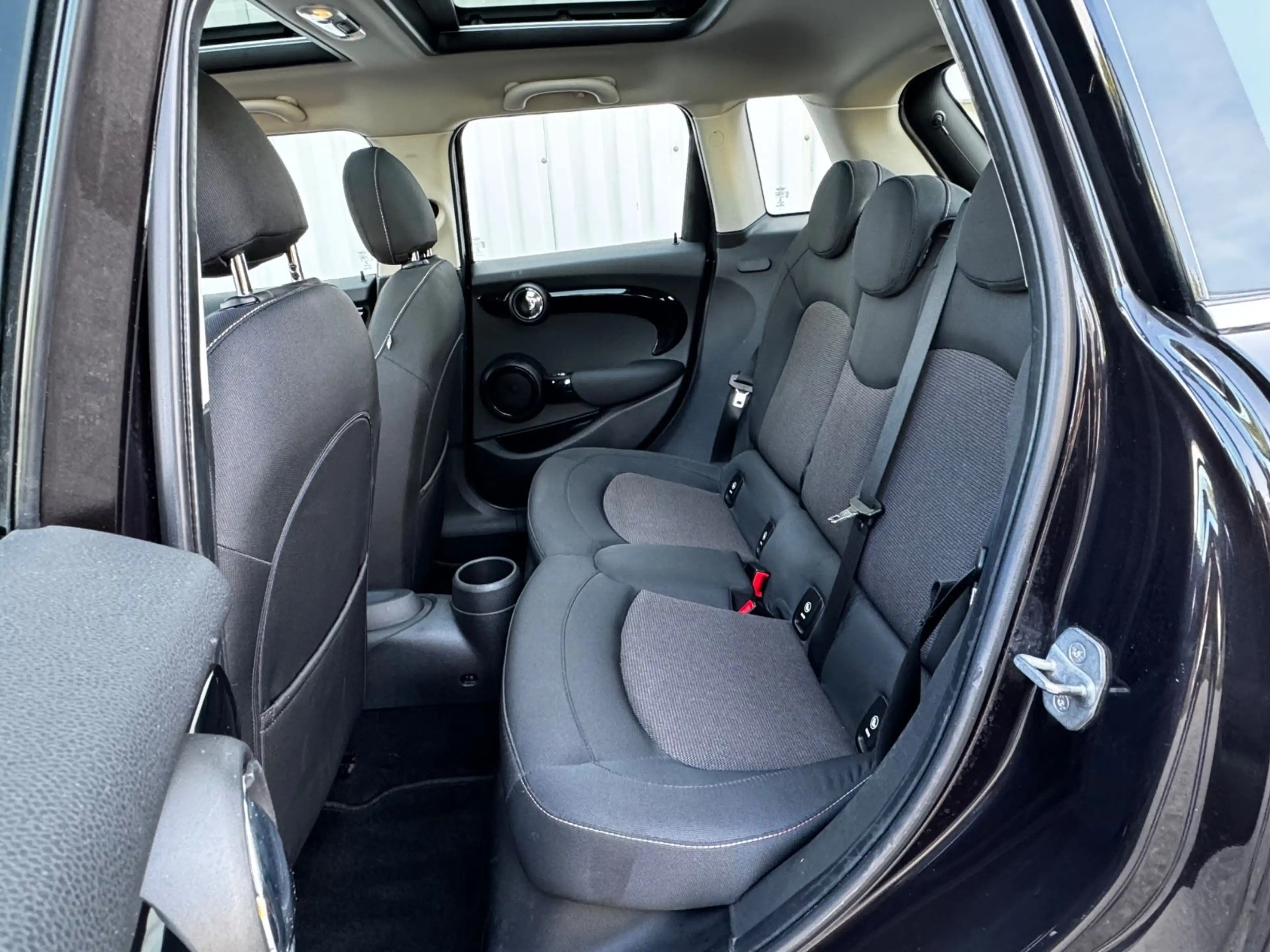 MINI One D 5 Türer Lim. Pano Navi Klima Euro 6 — photo 12