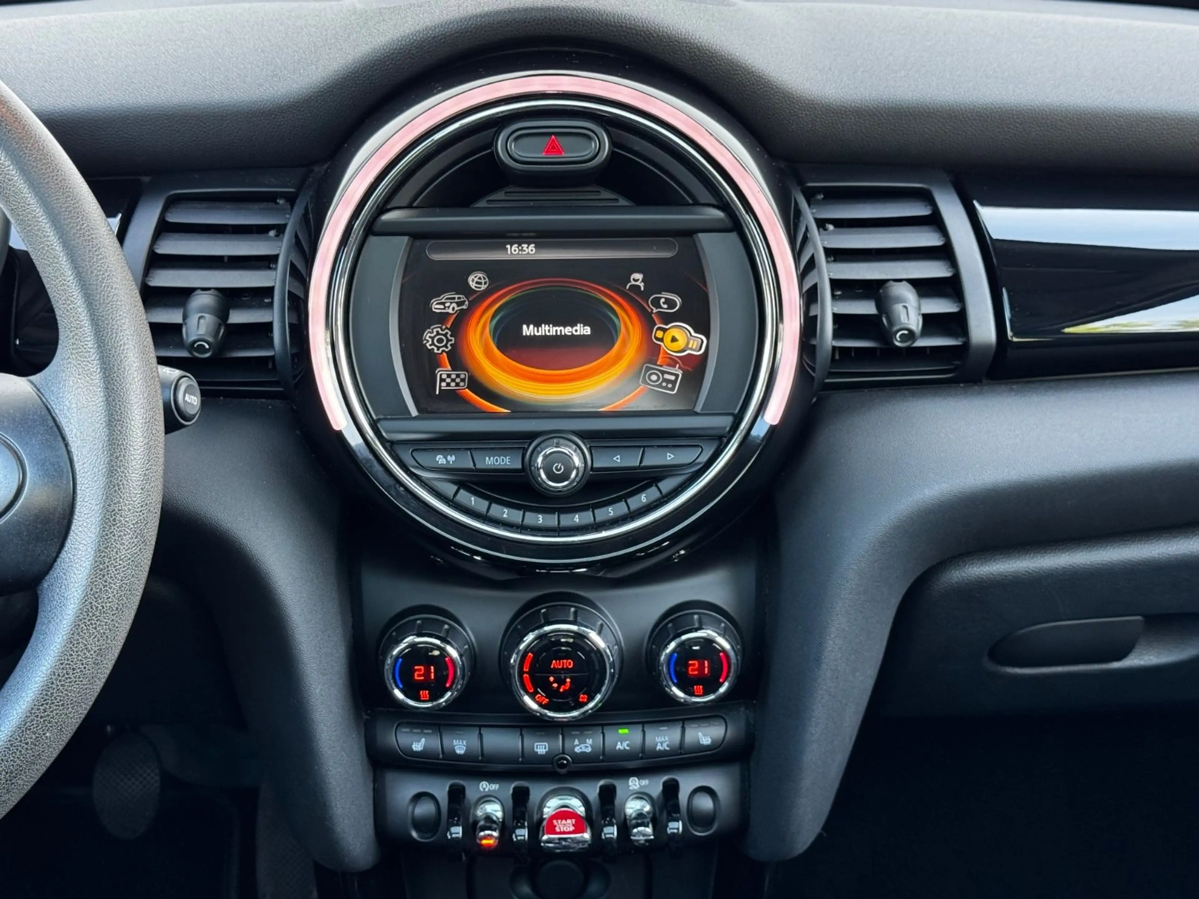MINI One D 5 Türer Lim. Pano Navi Klima Euro 6 — photo 10