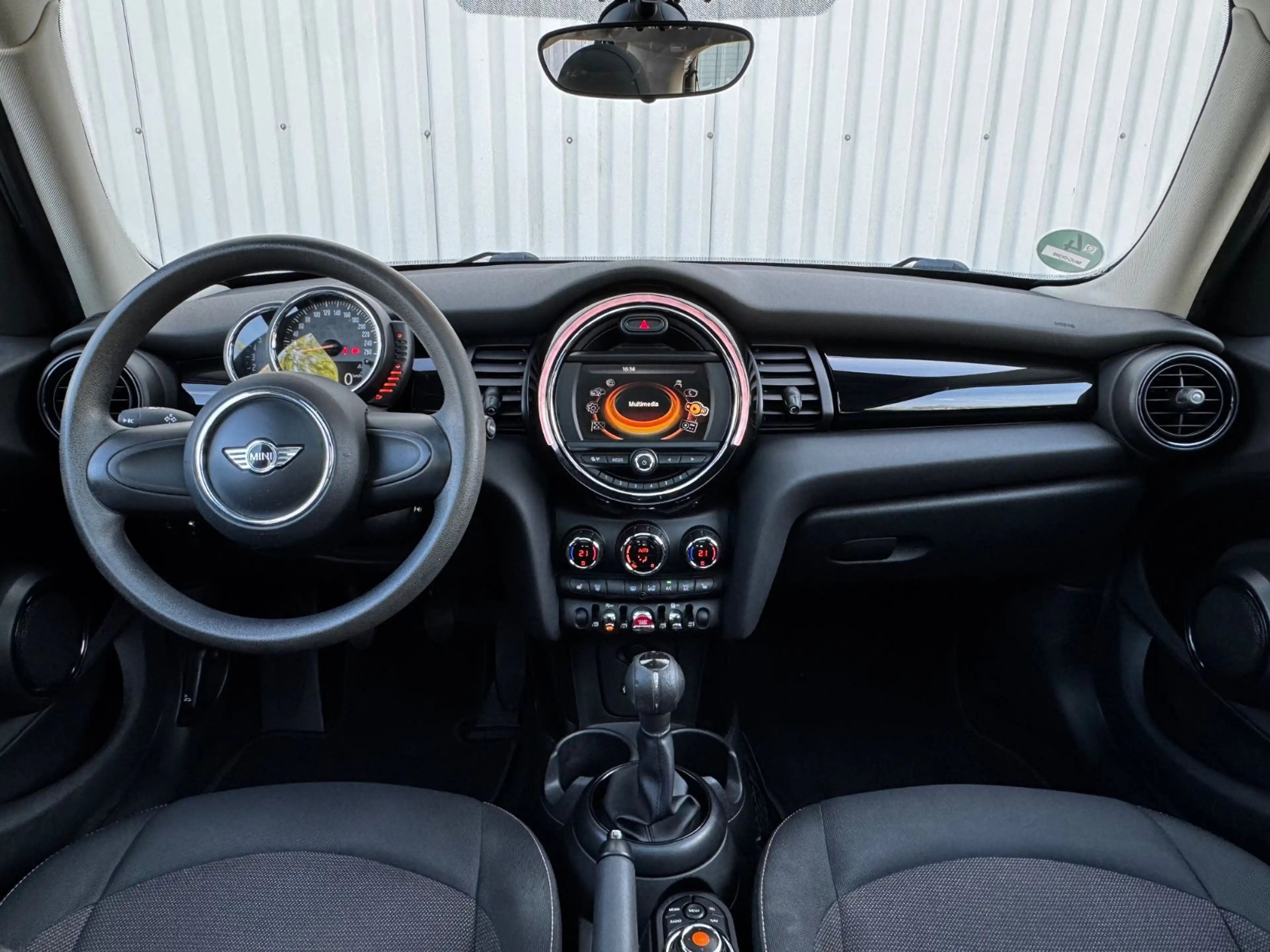 MINI One D 5 Türer Lim. Pano Navi Klima Euro 6 — photo 8