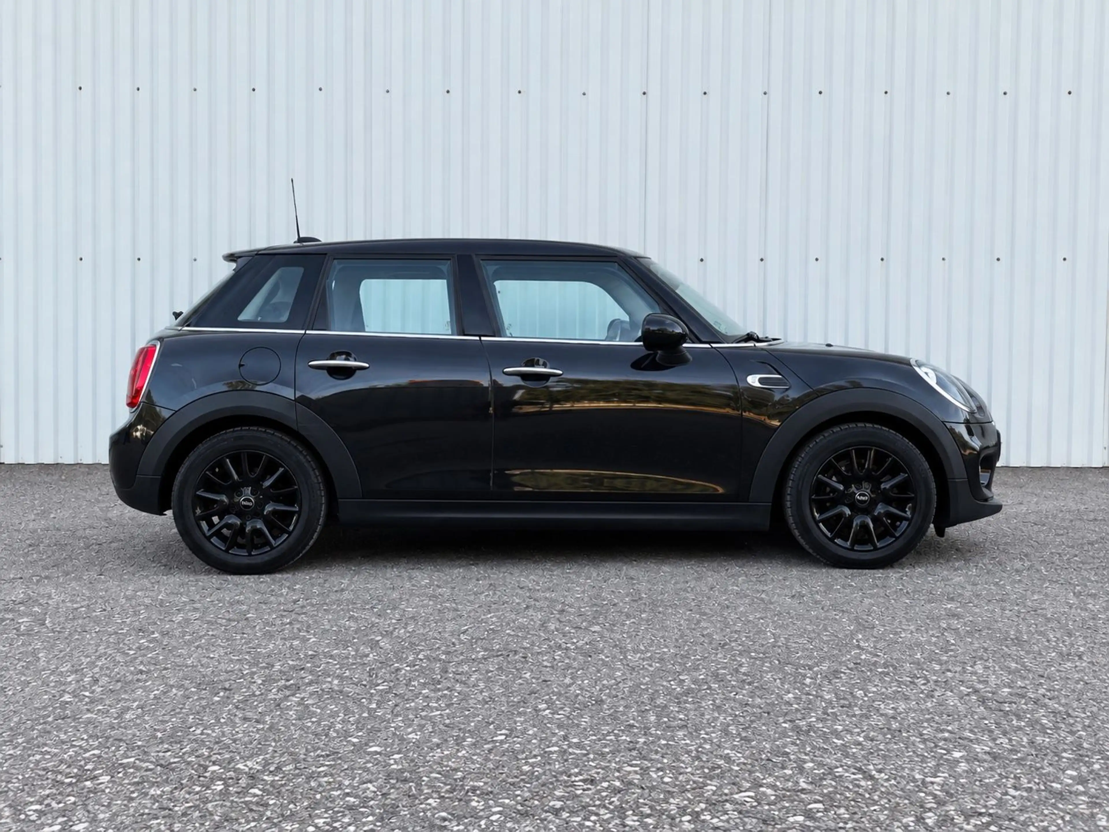 MINI One D 5 Türer Lim. Pano Navi Klima Euro 6 — photo 15