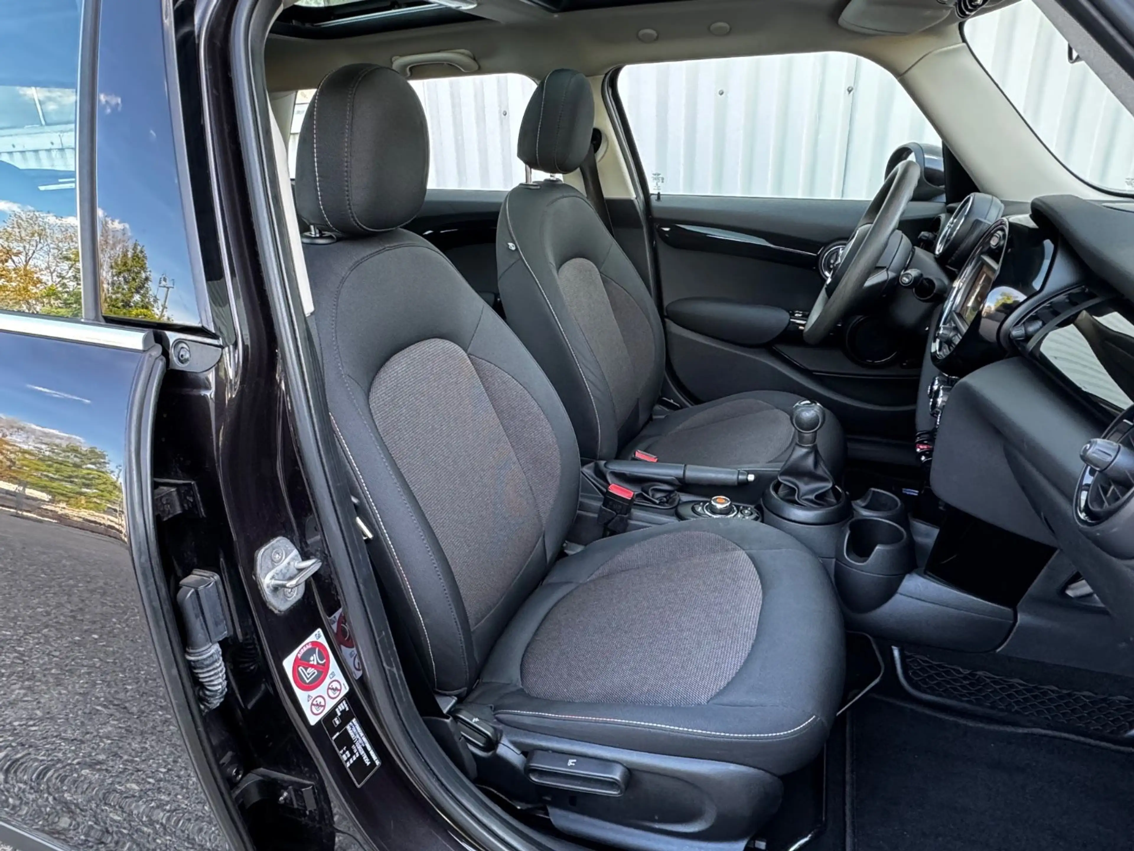 MINI One D 5 Türer Lim. Pano Navi Klima Euro 6 — photo 19