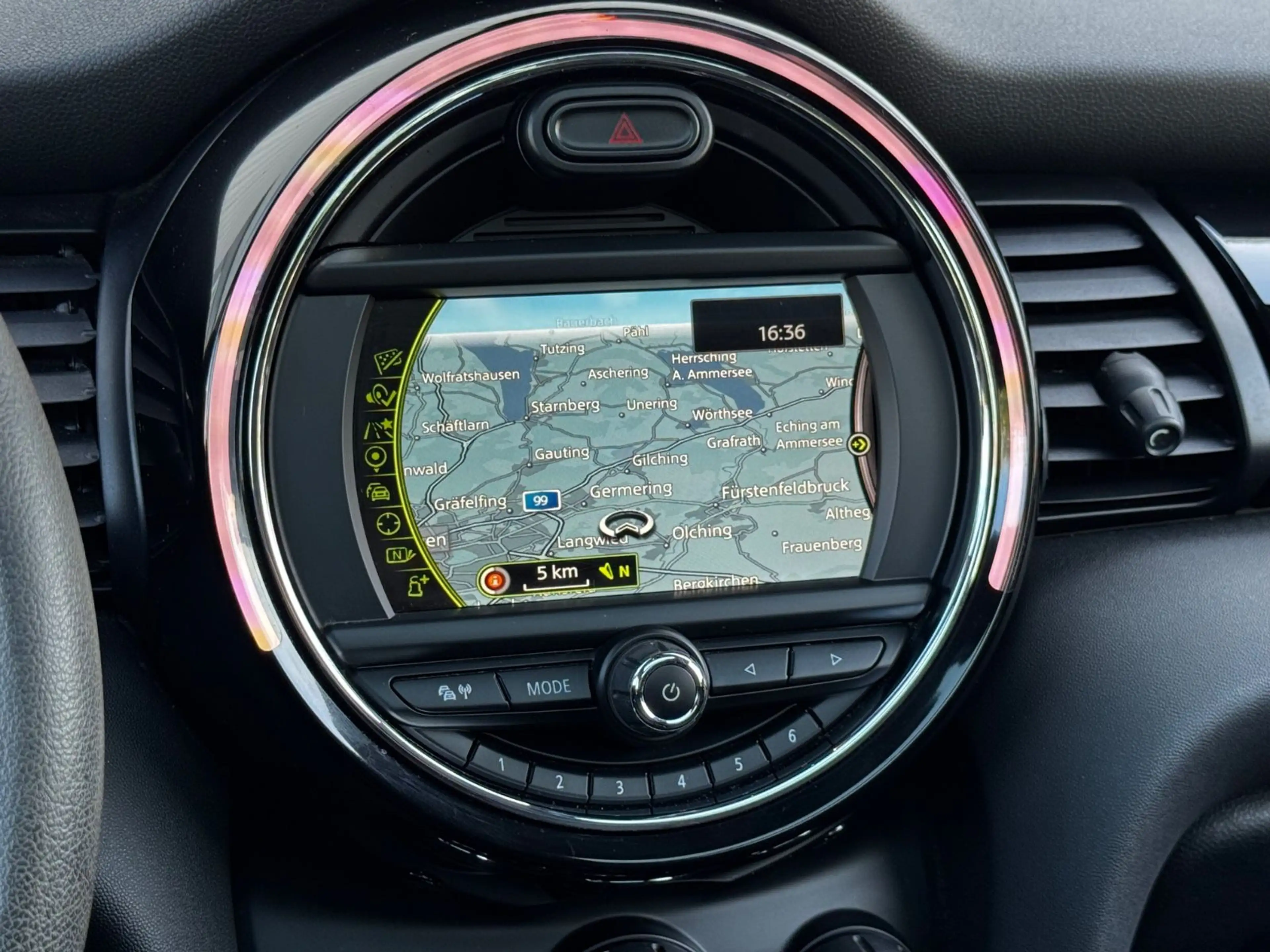 MINI One D 5 Türer Lim. Pano Navi Klima Euro 6 — photo 11