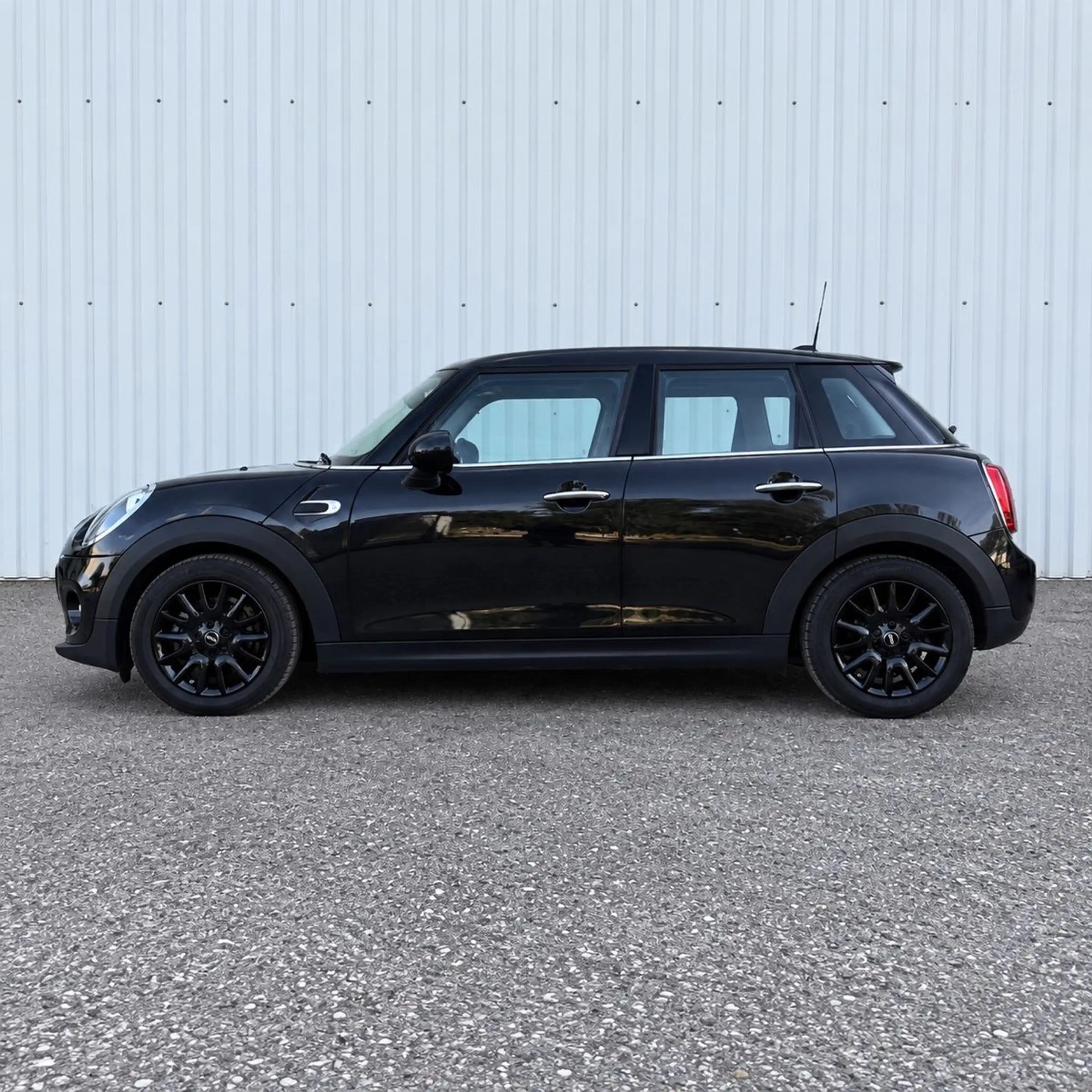 MINI One D 5 Türer Lim. Pano Navi Klima Euro 6 — photo 3
