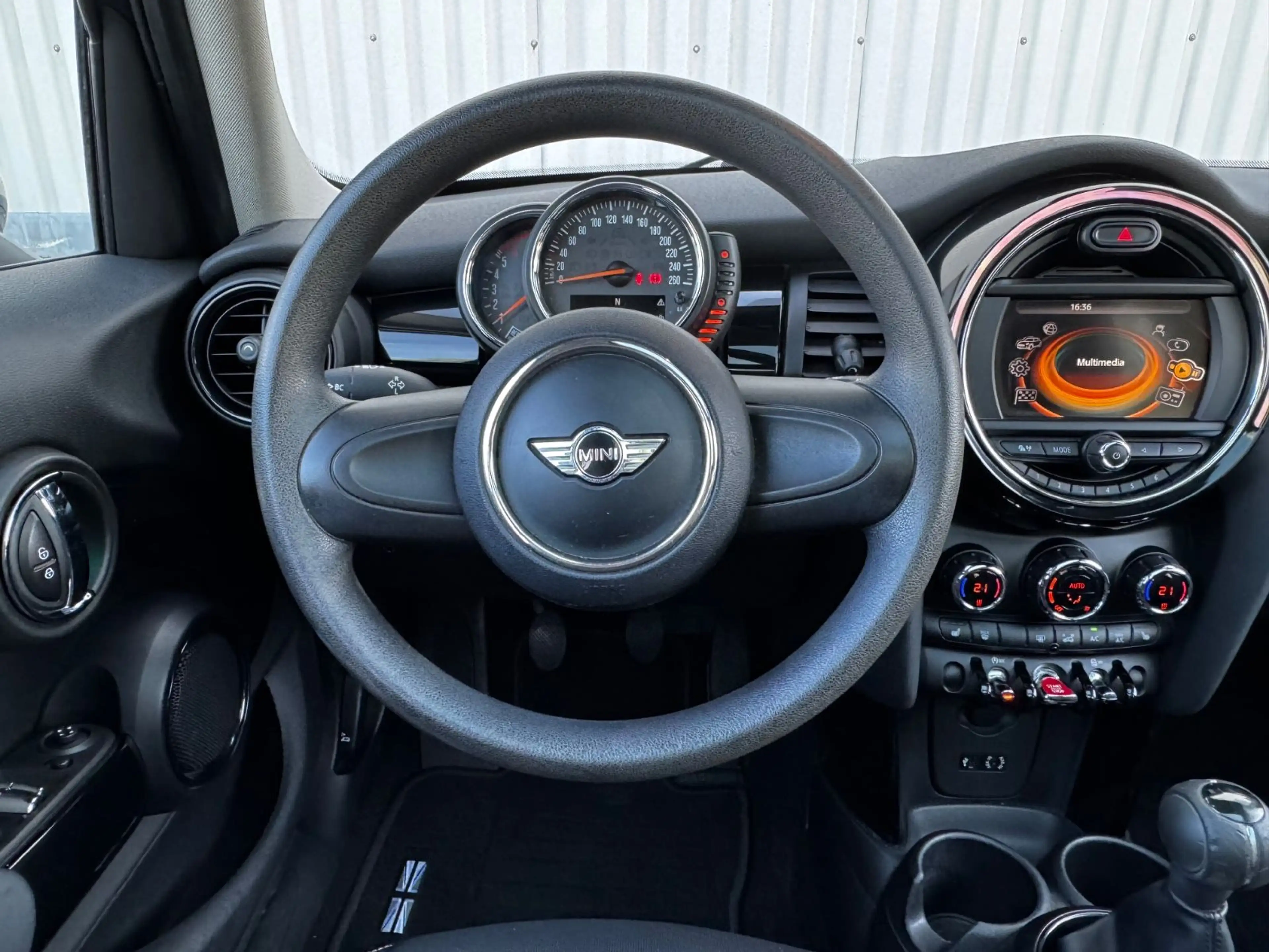 MINI One D 5 Türer Lim. Pano Navi Klima Euro 6 — photo 9
