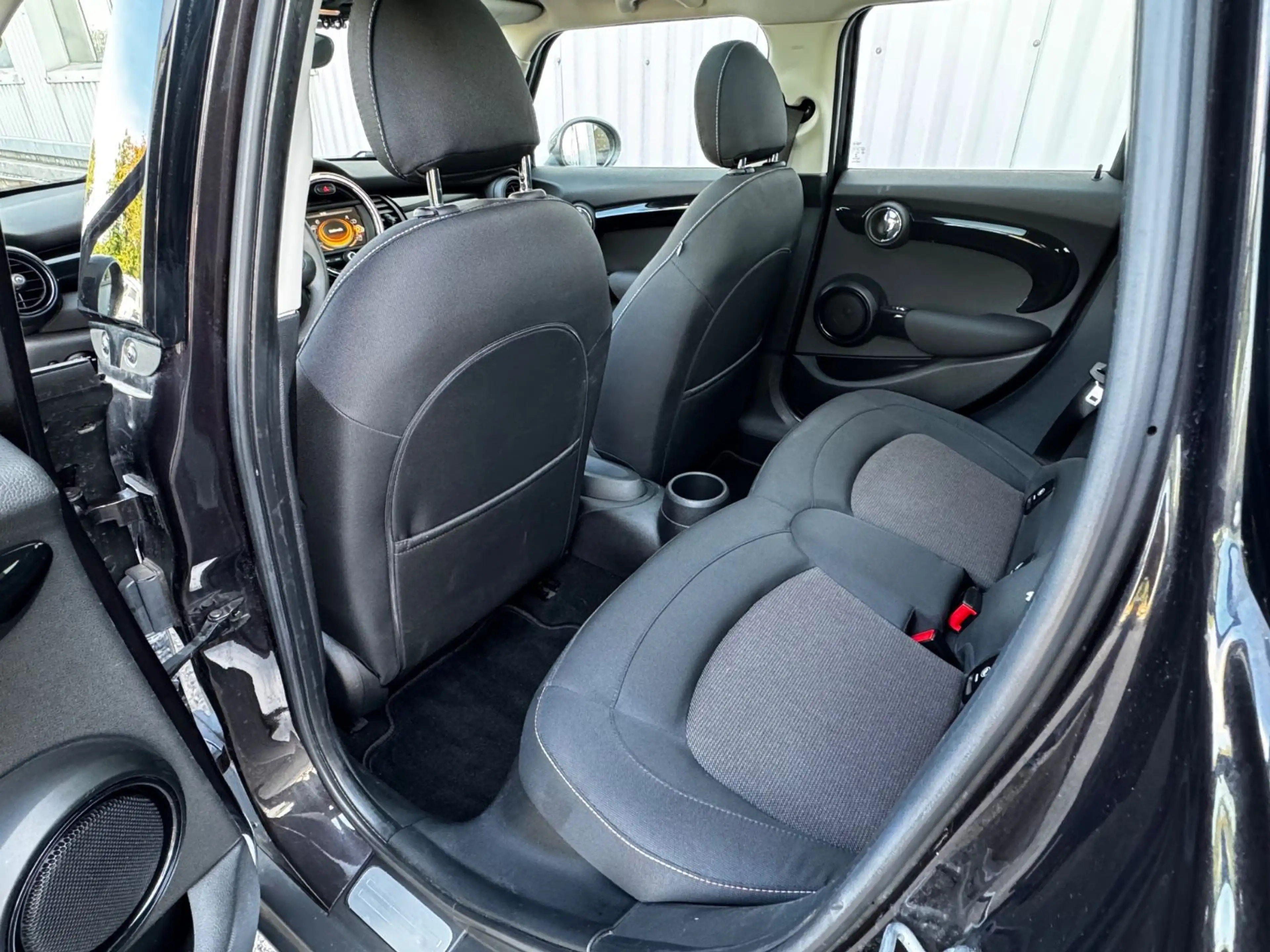 MINI One D 5 Türer Lim. Pano Navi Klima Euro 6 — photo 13