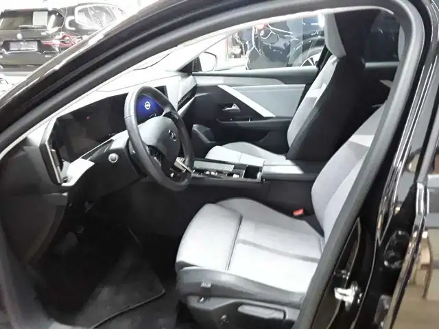 Opel Astra view 7