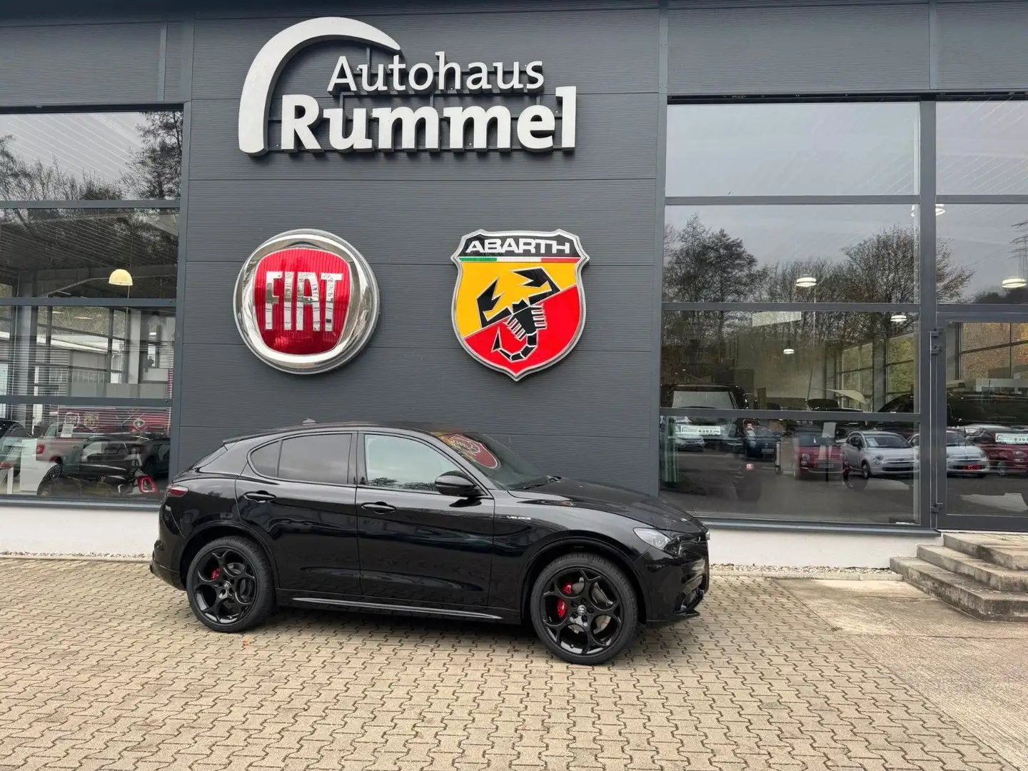 Alfa Romeo Stelvio VELOCE +21ZOLL+LED+KAMERA+HARMAN/KARDON+ Schwarz - 1