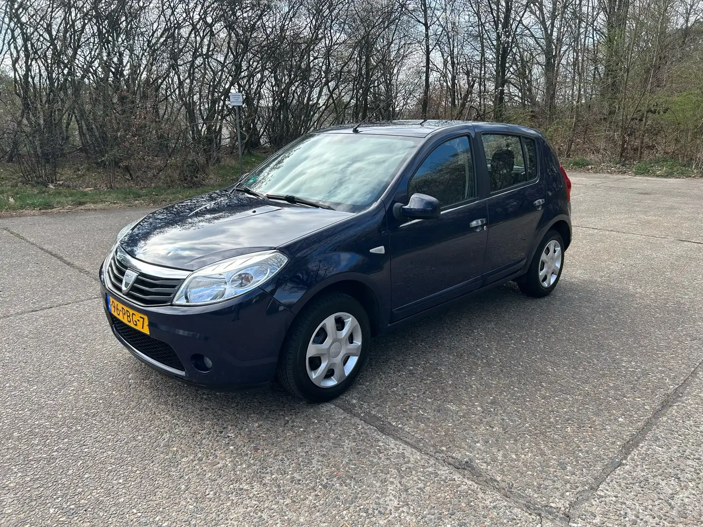 Dacia Sandero 1.2 Lauréate Blauw - 1